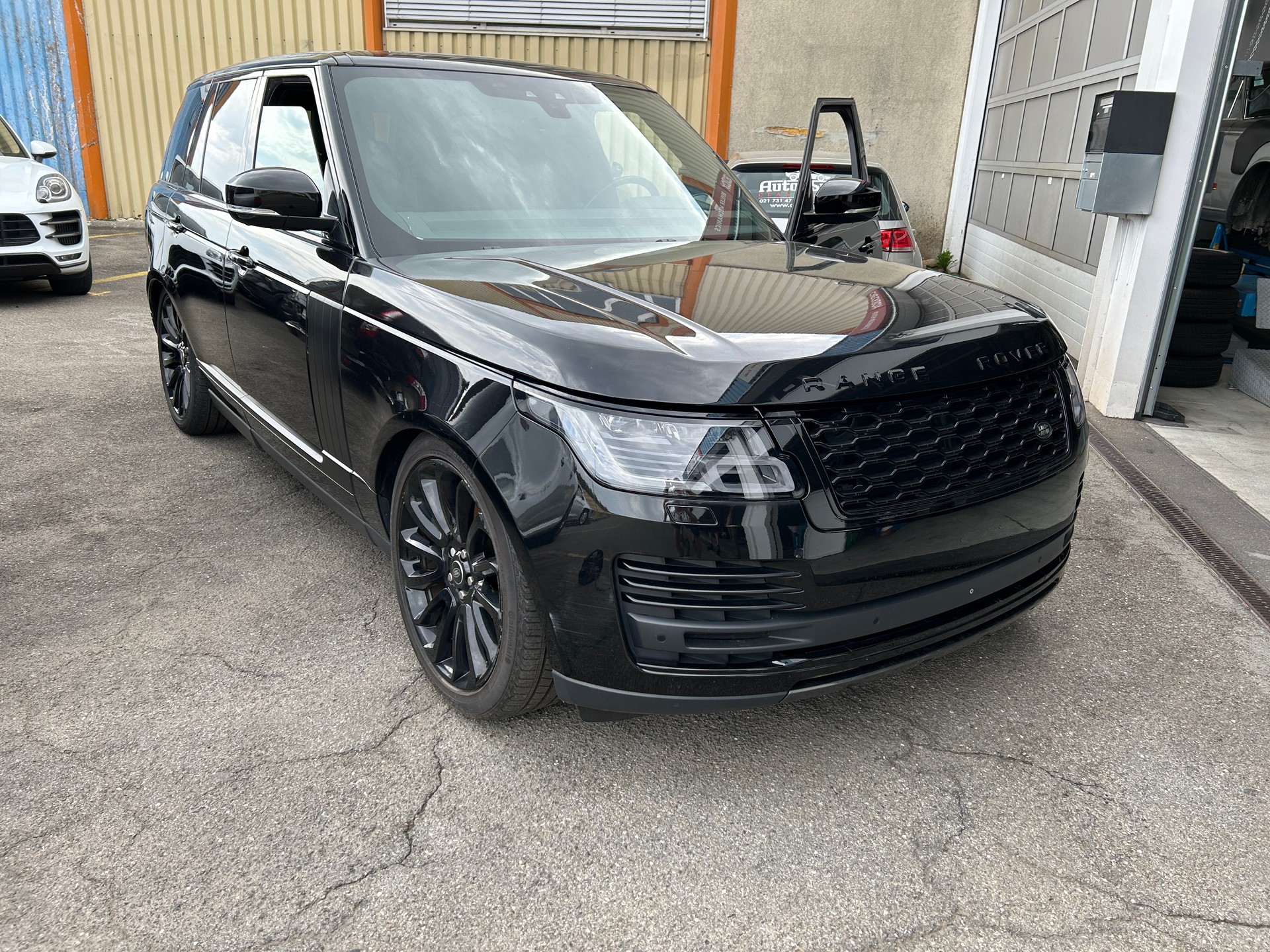 LAND ROVER Range Rover 3.0 SDV6 Vogue Automatic " MOTEUR BLOQUER " VENDU DANS L'ETAT Tél : 079 611 65 33-showroom-element-1