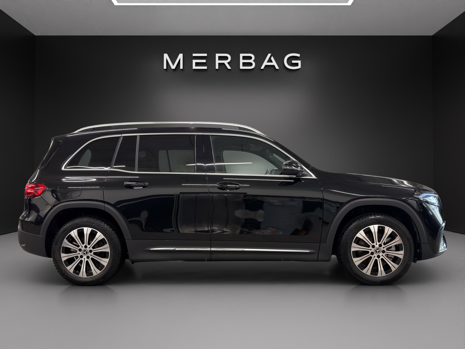 MERCEDES-BENZ EQB 350 66,5 kWh 4Matic Swiss Star-image-1