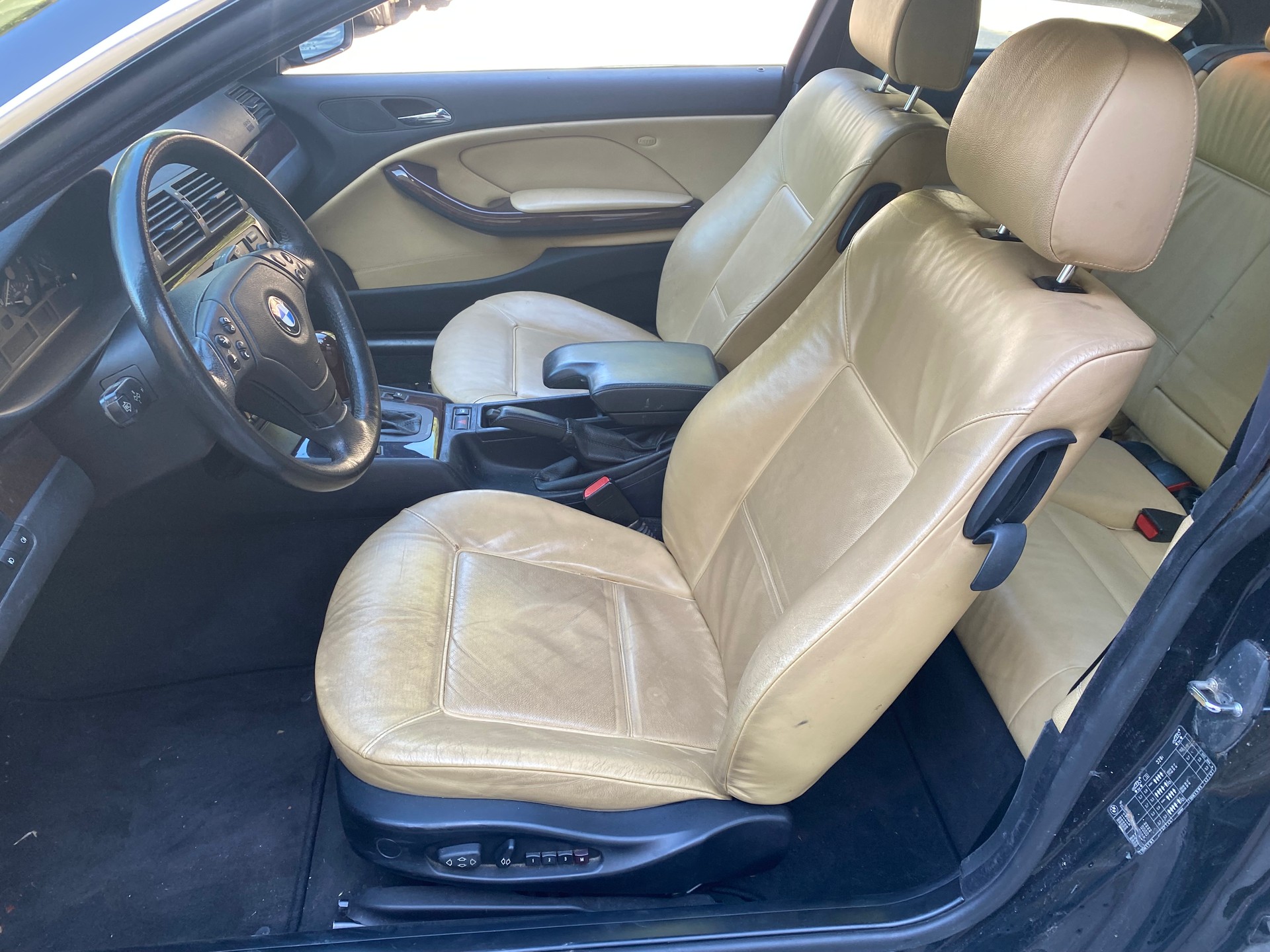 BMW 328i coupé-image-4