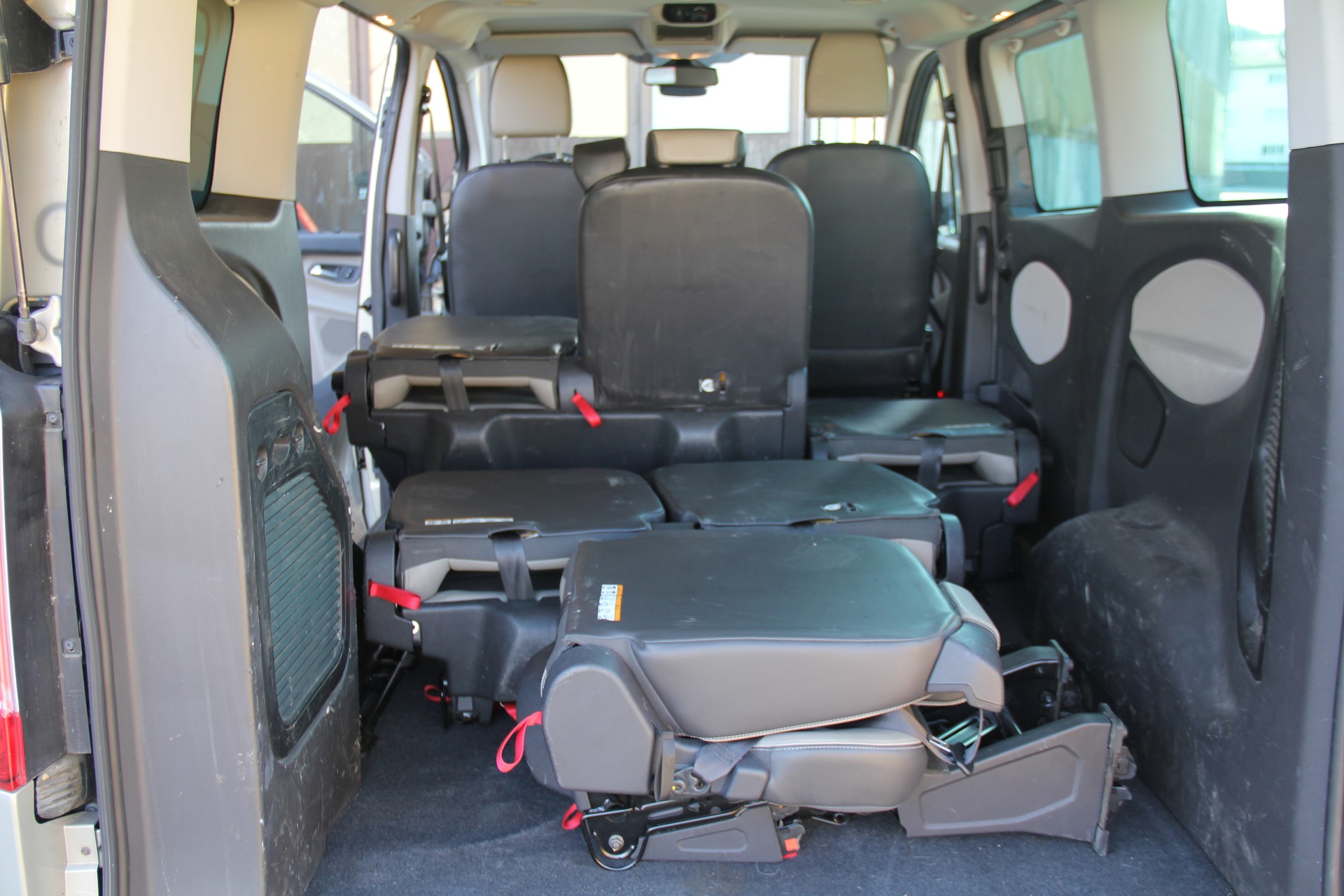 FORD Tourneo Custom 300 L1H1 Titanium-image-8