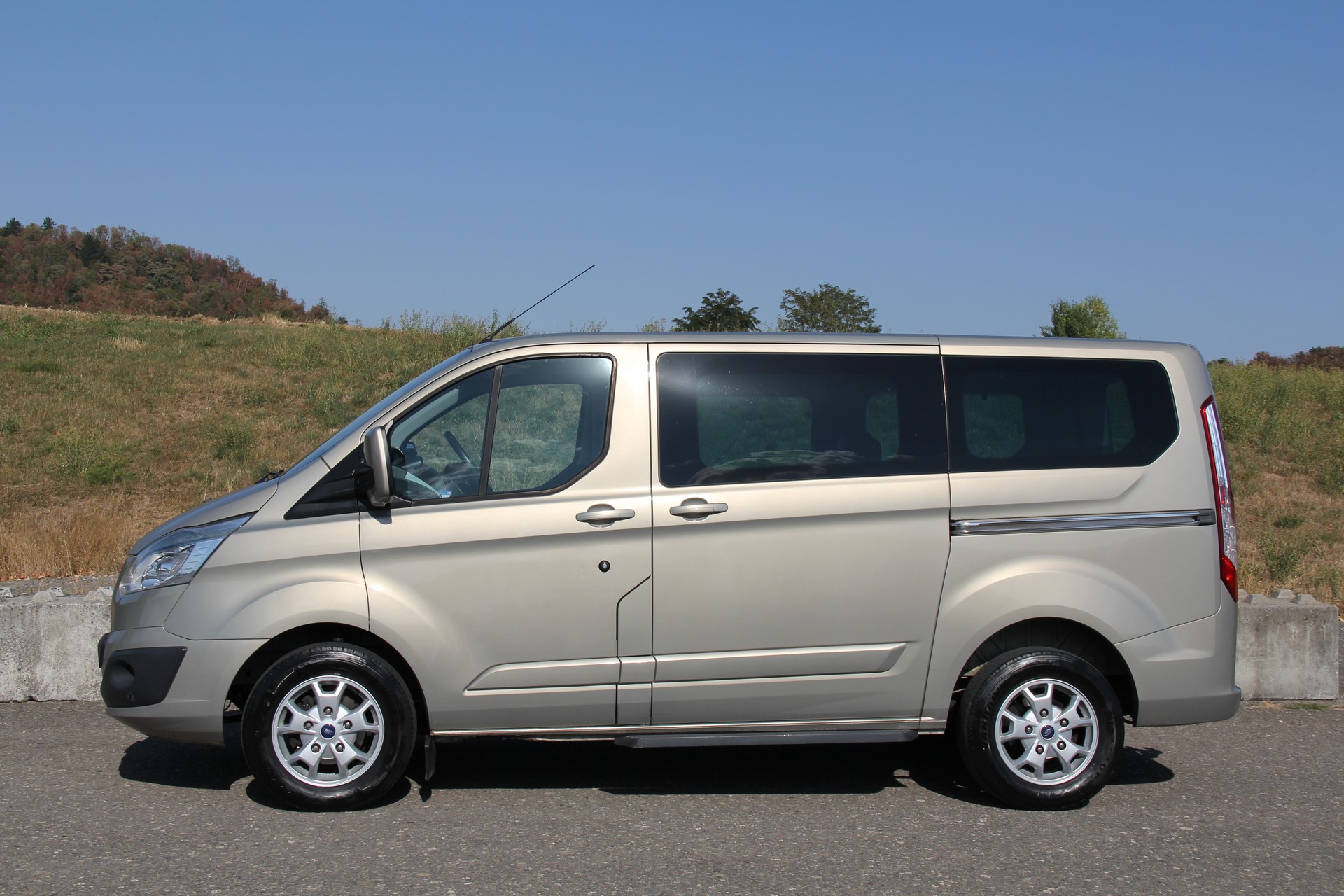 FORD Tourneo Custom 300 L1H1 Titanium