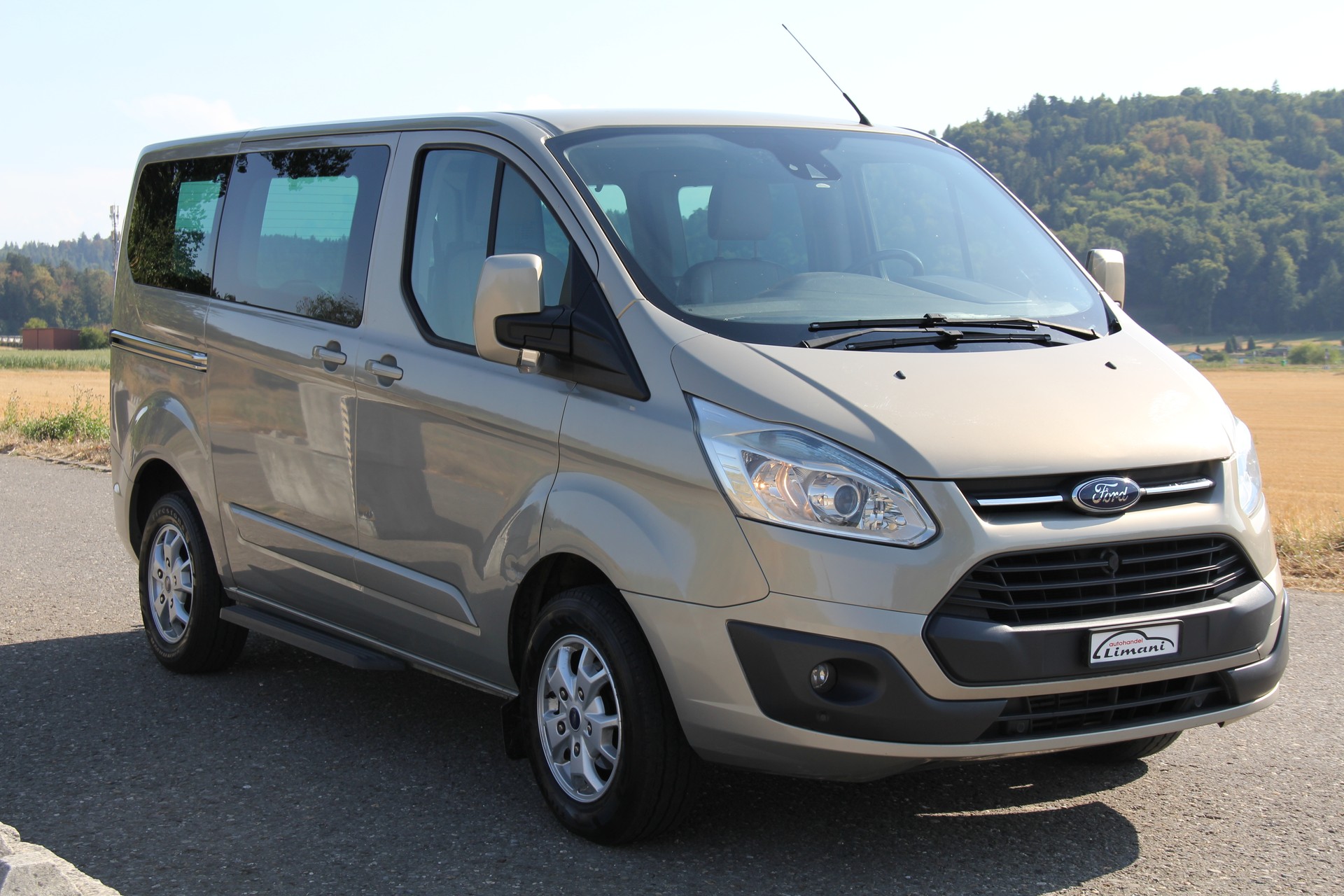 FORD Tourneo Custom 300 L1H1 Titanium-showroom-element-3