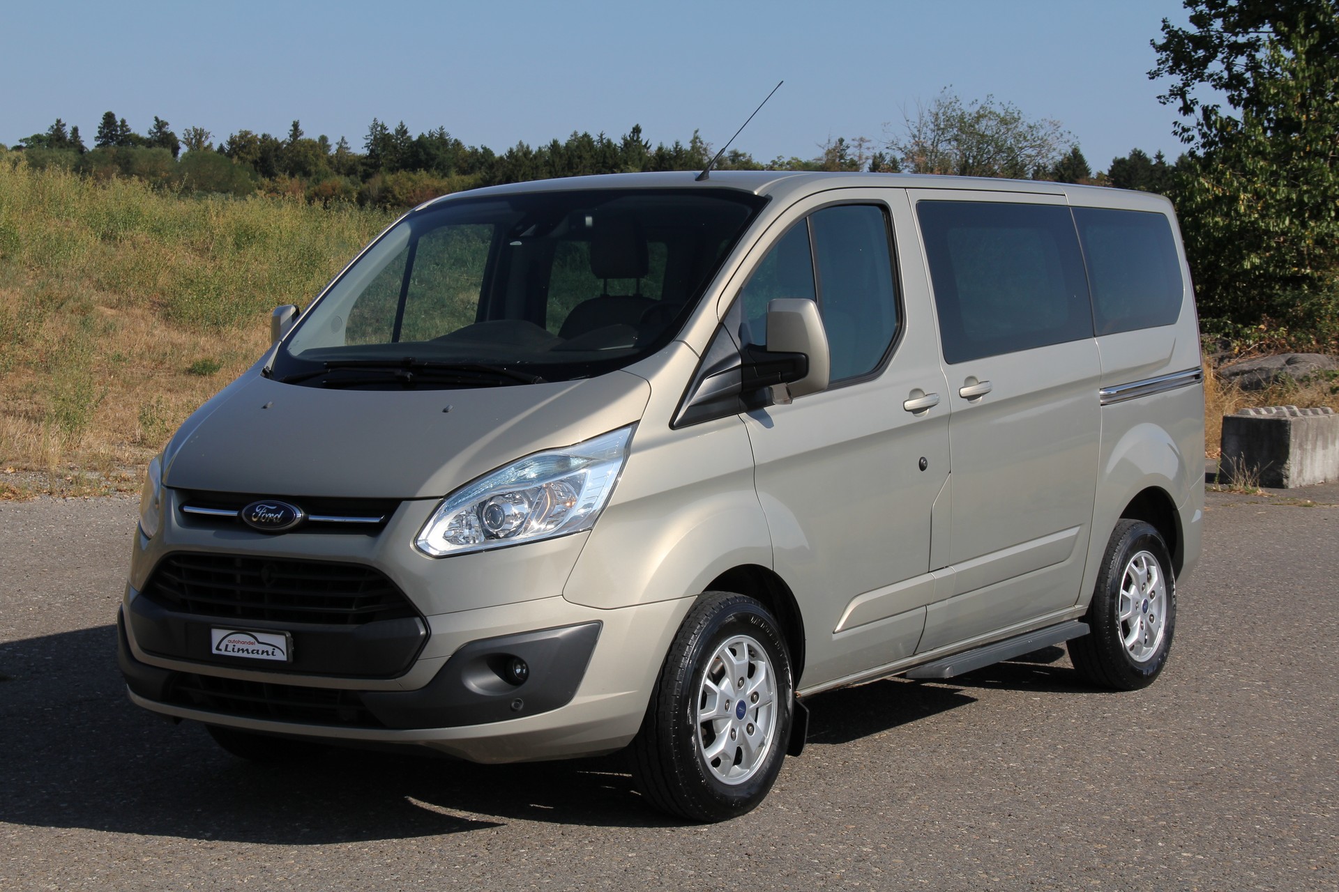 FORD Tourneo Custom 300 L1H1 Titanium-showroom-element-1