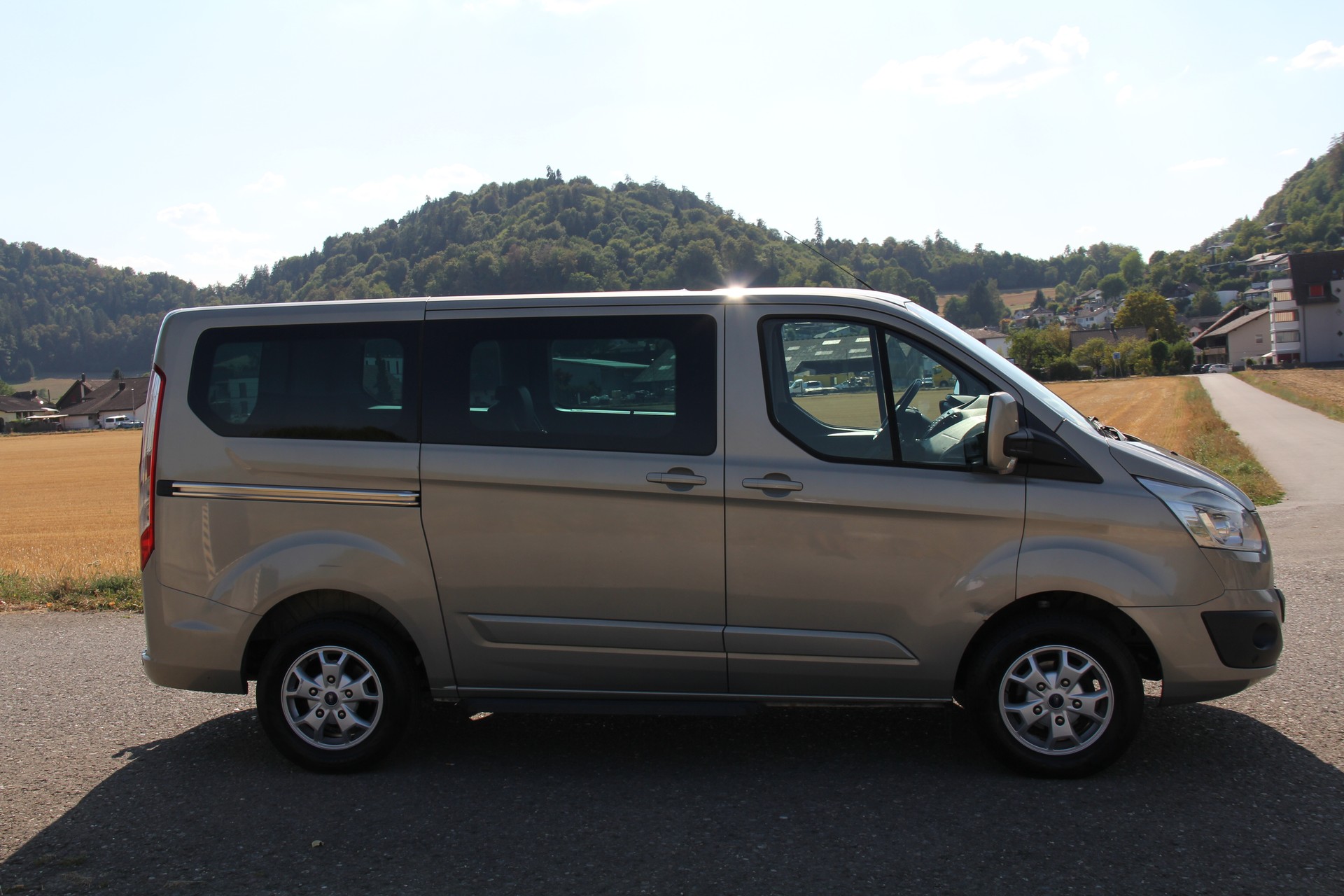 FORD Tourneo Custom 300 L1H1 Titanium-image-4