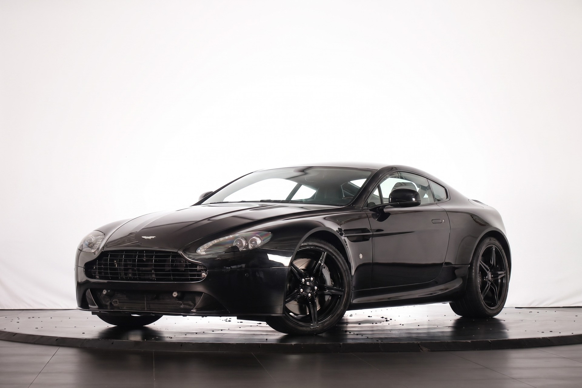 ASTON MARTIN V8 Vantage 4.7 Sportshift-showroom-element-1