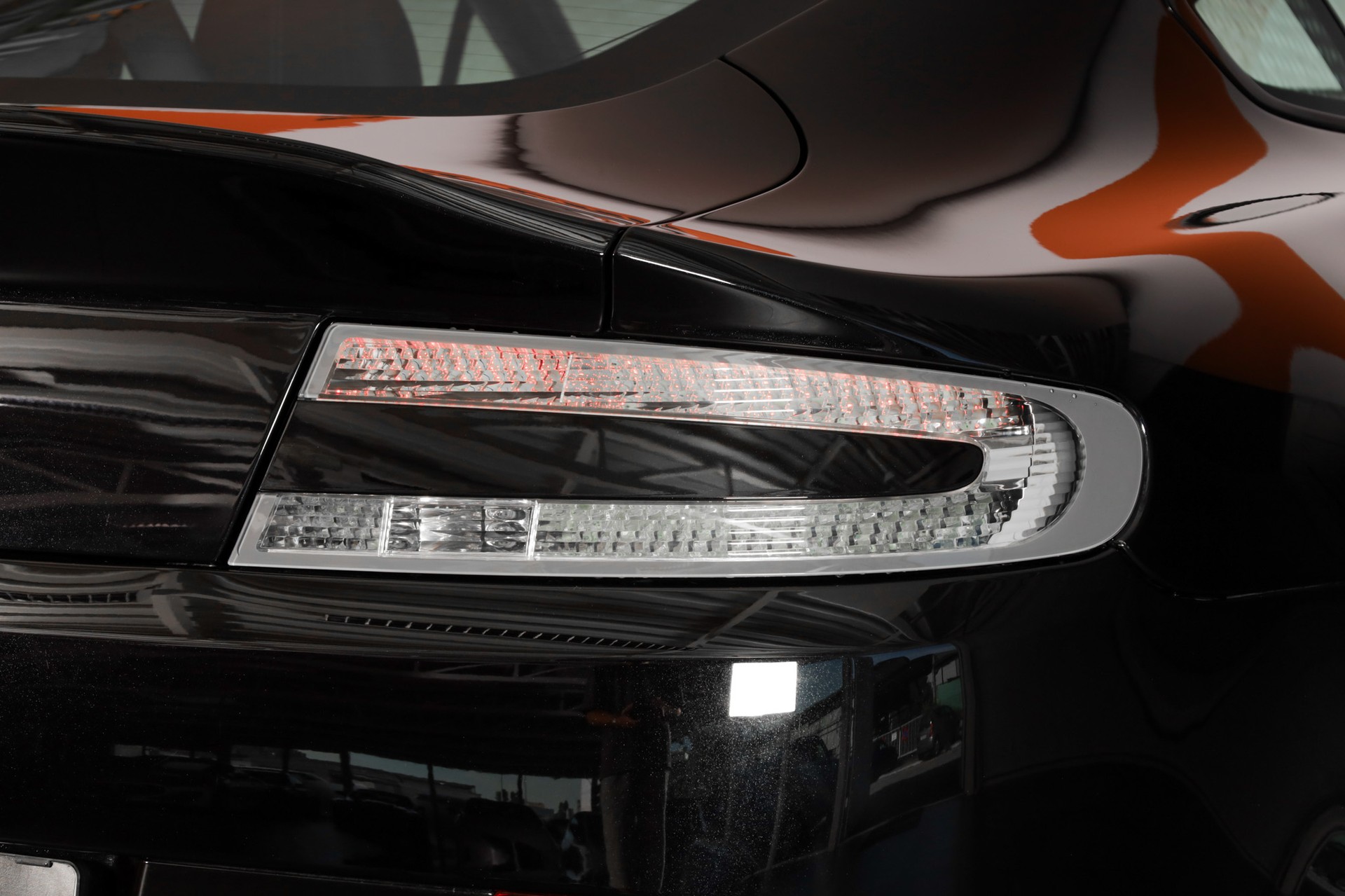 ASTON MARTIN V8 Vantage 4.7 Sportshift-image-7