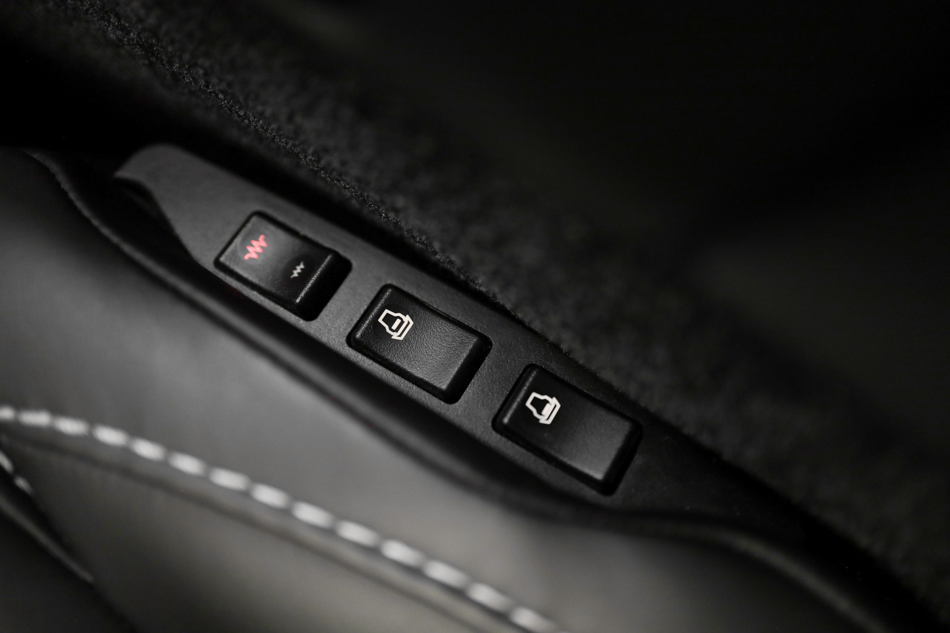 ASTON MARTIN V8 Vantage 4.7 Sportshift-image-24