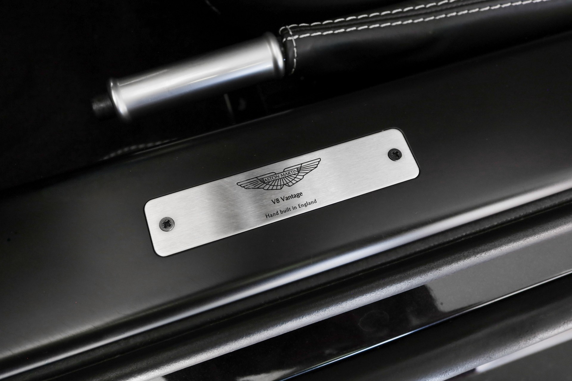 ASTON MARTIN V8 Vantage 4.7 Sportshift-image-33
