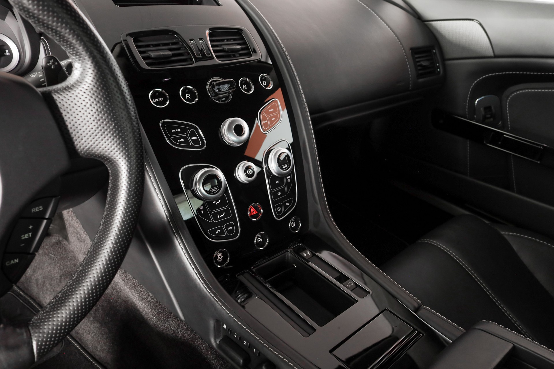 ASTON MARTIN V8 Vantage 4.7 Sportshift-image-11