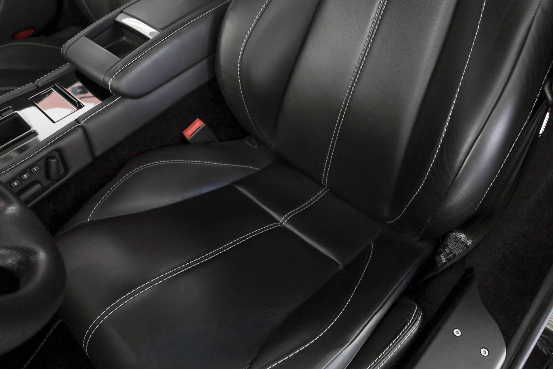 ASTON MARTIN V8 Vantage 4.7 Sportshift-image-10