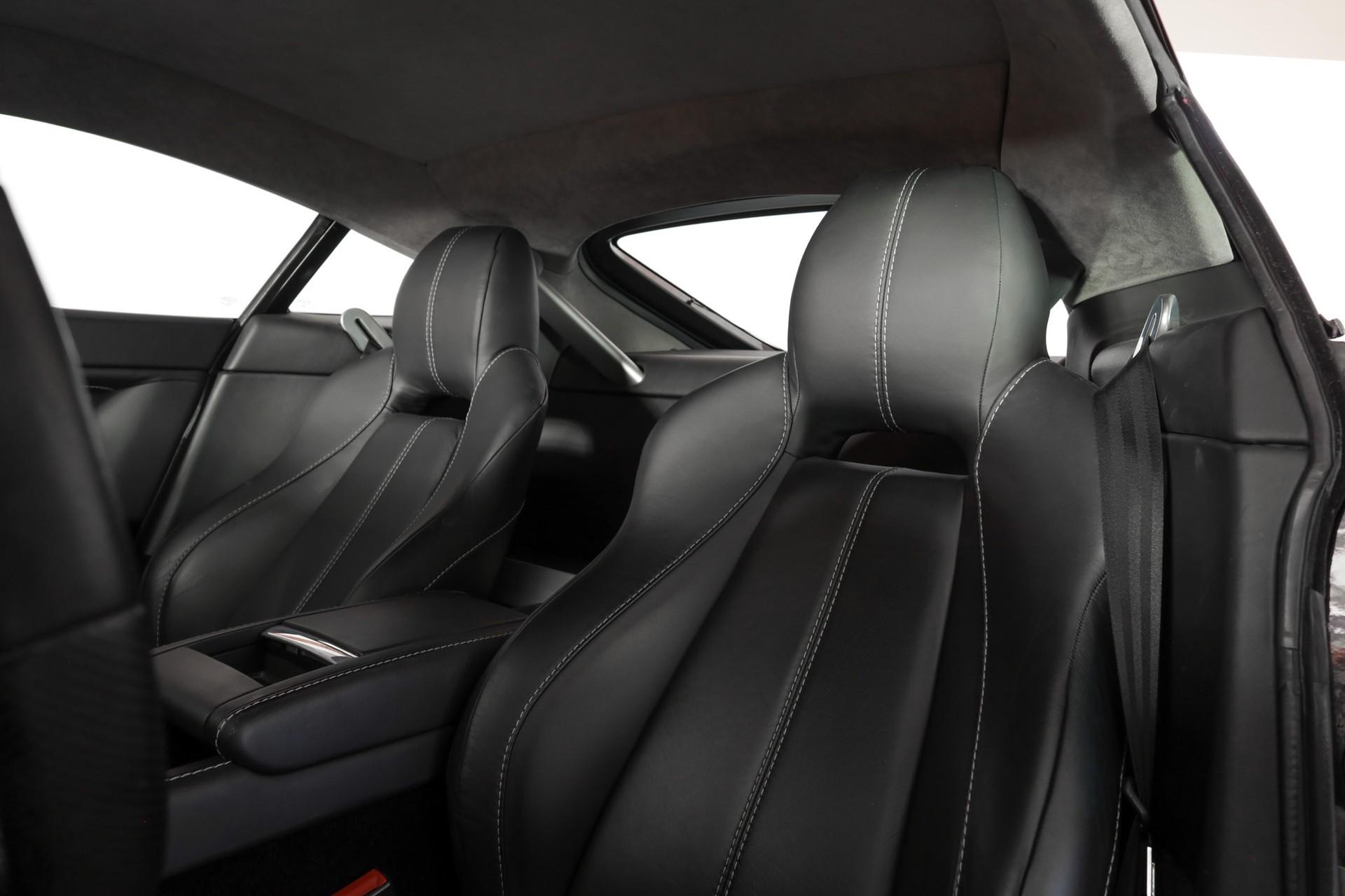 ASTON MARTIN V8 Vantage 4.7 Sportshift-image-9