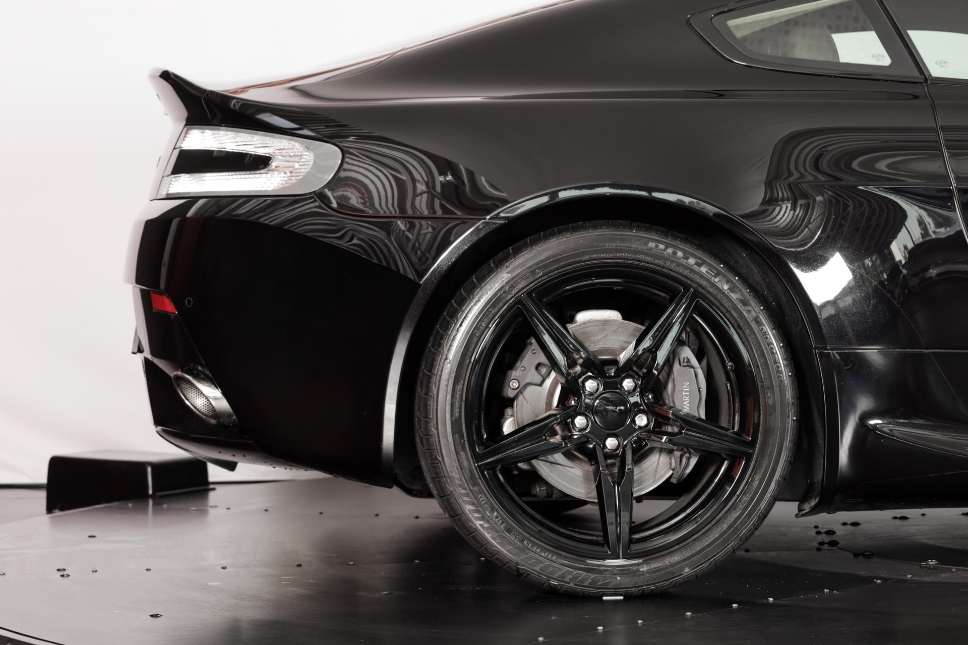 ASTON MARTIN V8 Vantage 4.7 Sportshift-image-35