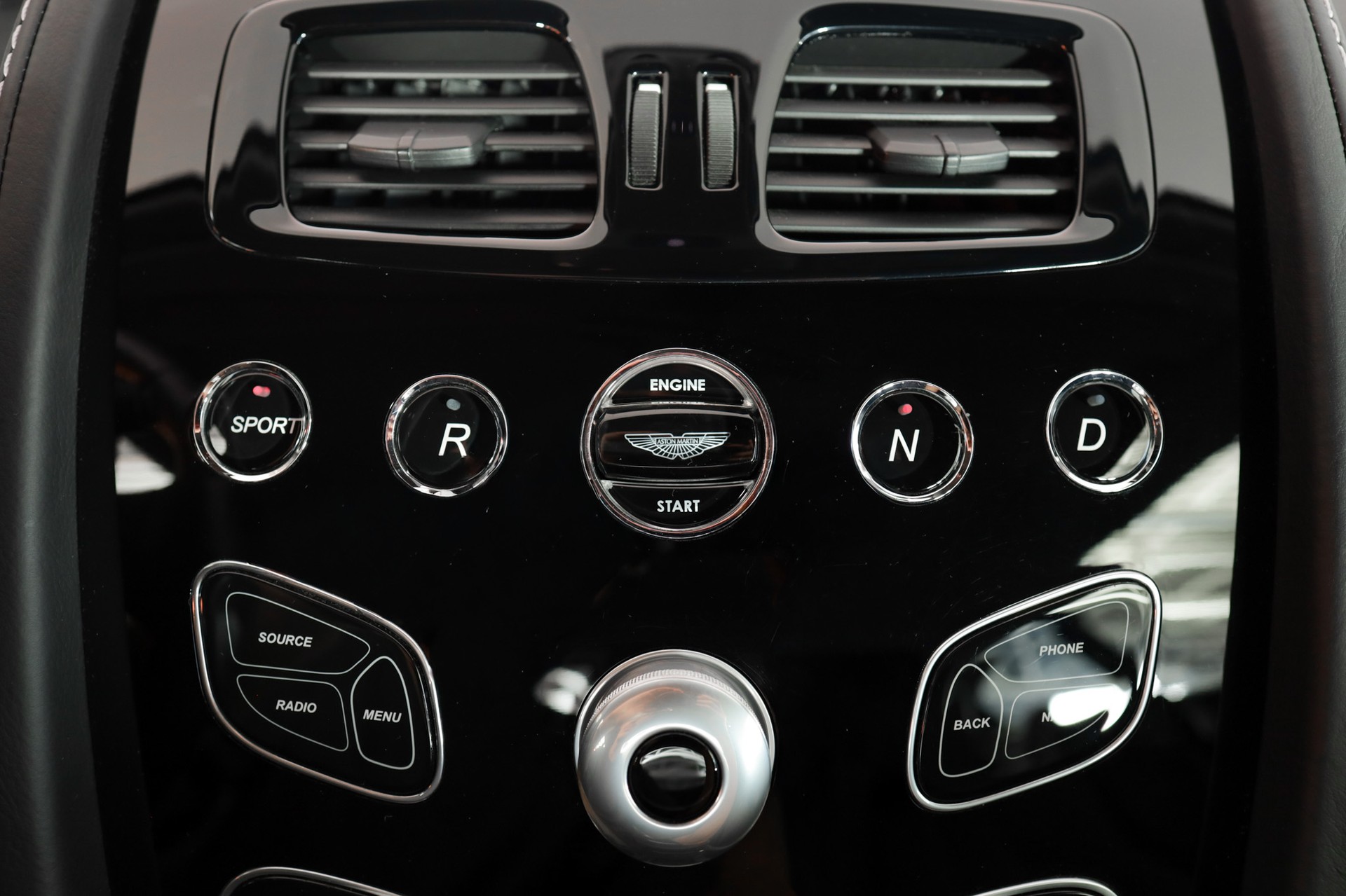 ASTON MARTIN V8 Vantage 4.7 Sportshift-image-20