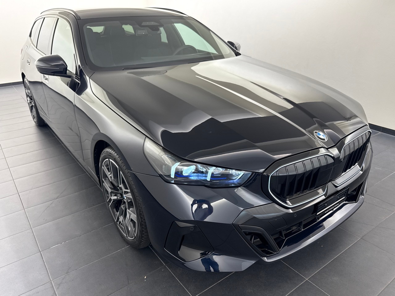 BMW 540d xDr 48V Tour M.S.Pro ''inkl. AHK & Standheizung''-showroom-element-3