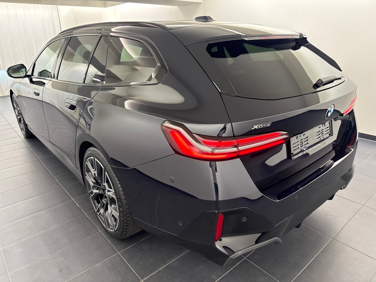 BMW 540d xDr 48V Tour M.S.Pro ''inkl. AHK & Standheizung''-showroom-element-1