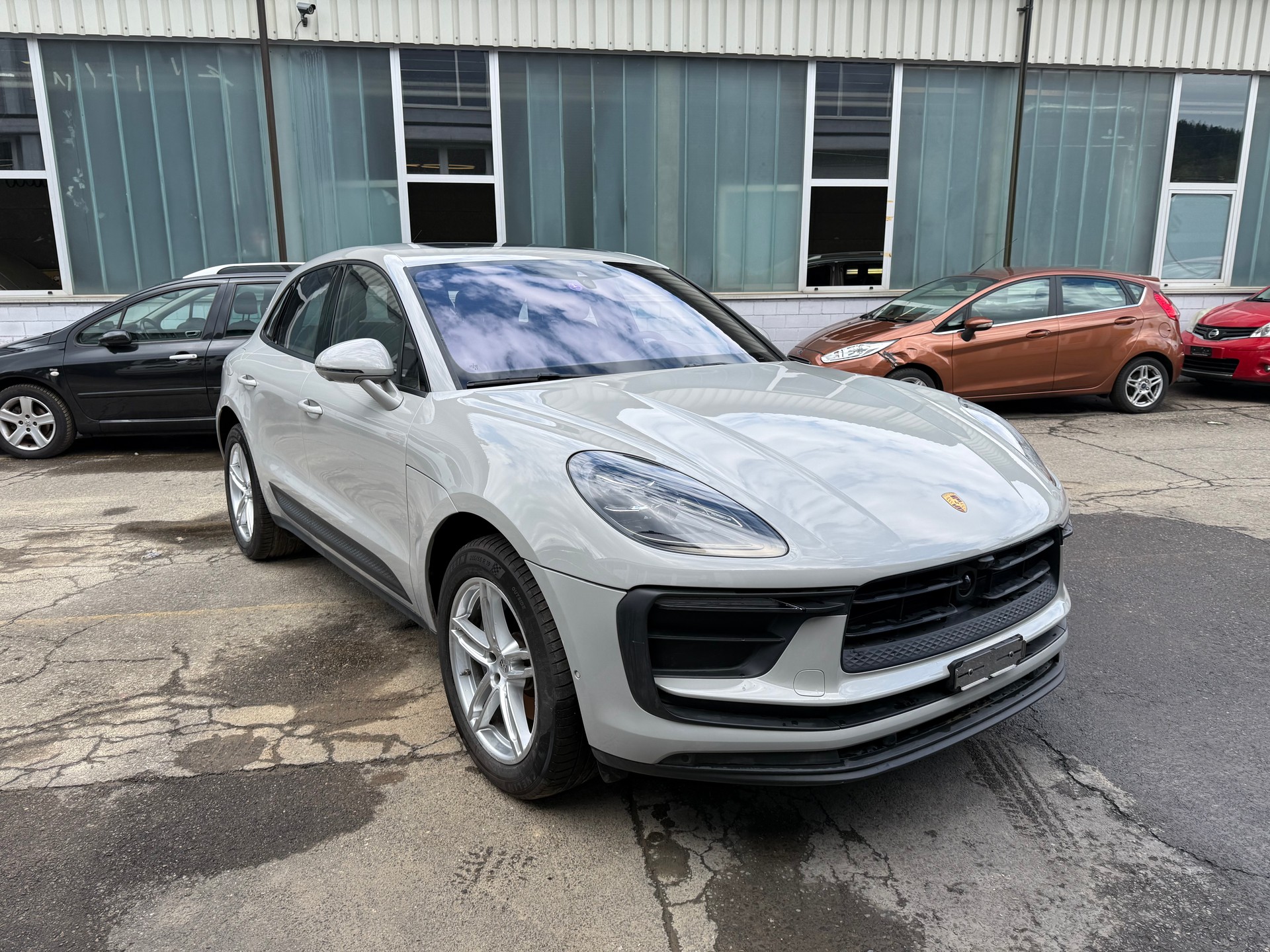 PORSCHE Macan T PDK-showroom-element-1