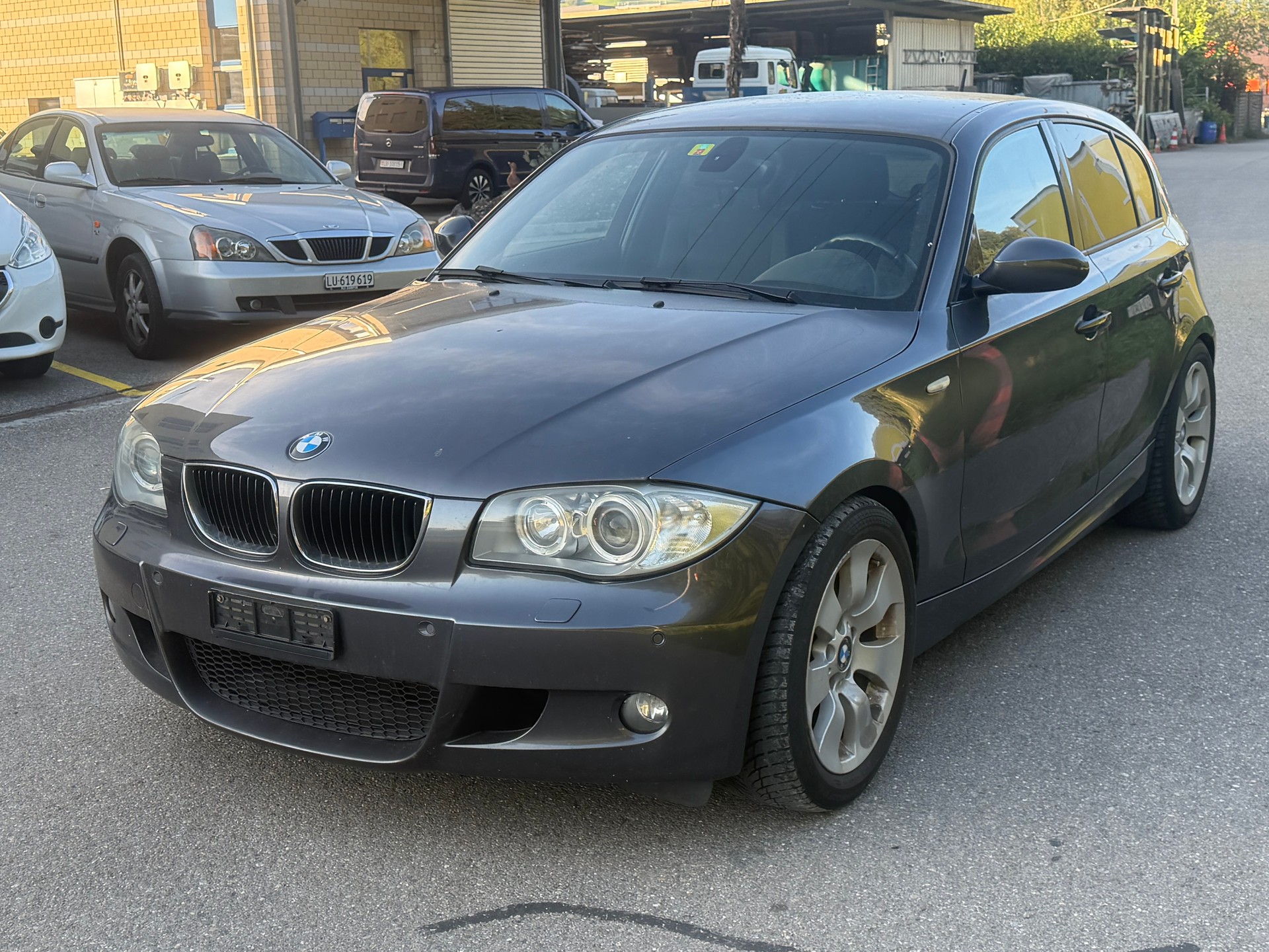 BMW 120i-image-2