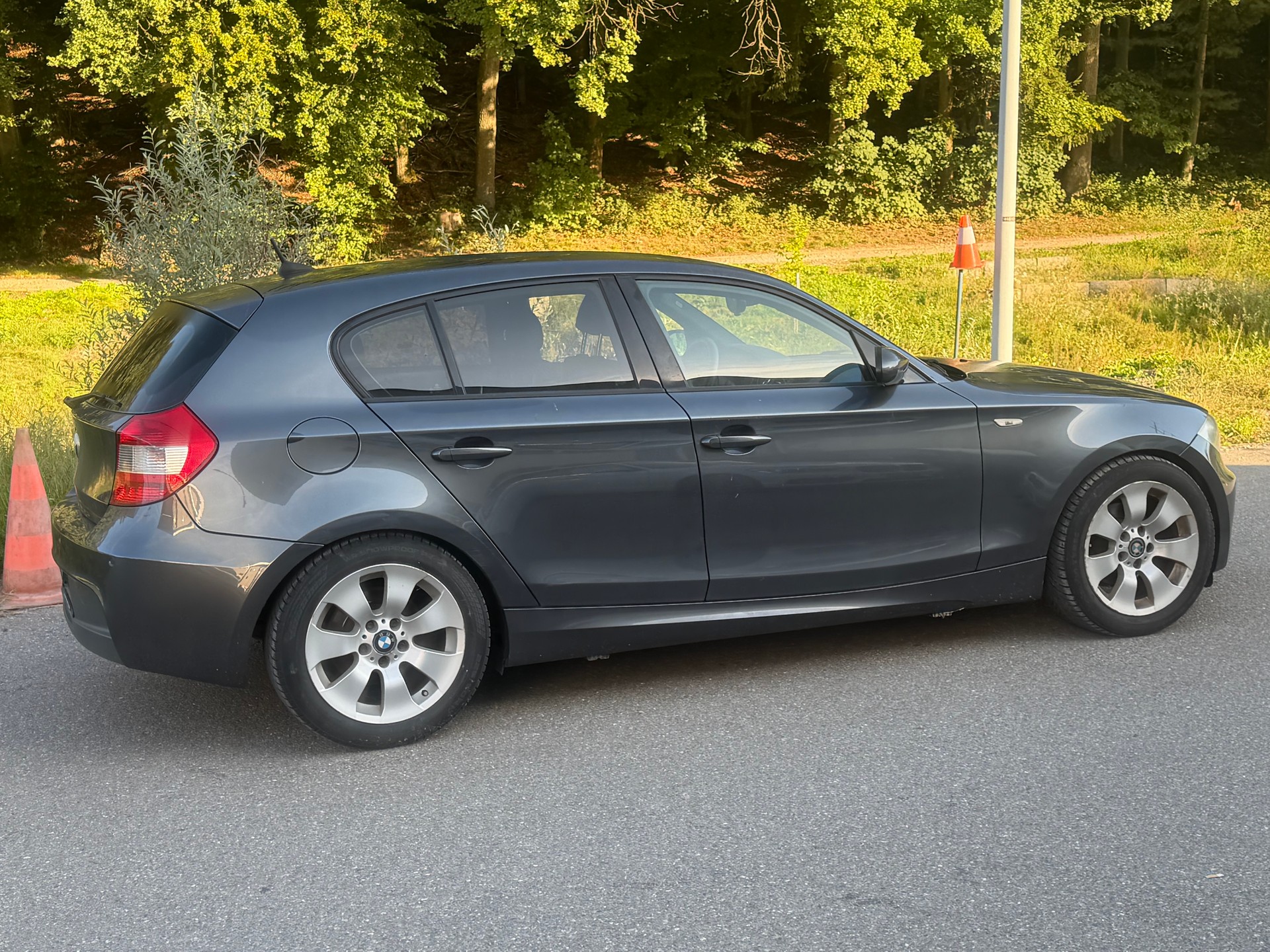 BMW 120i-image-5