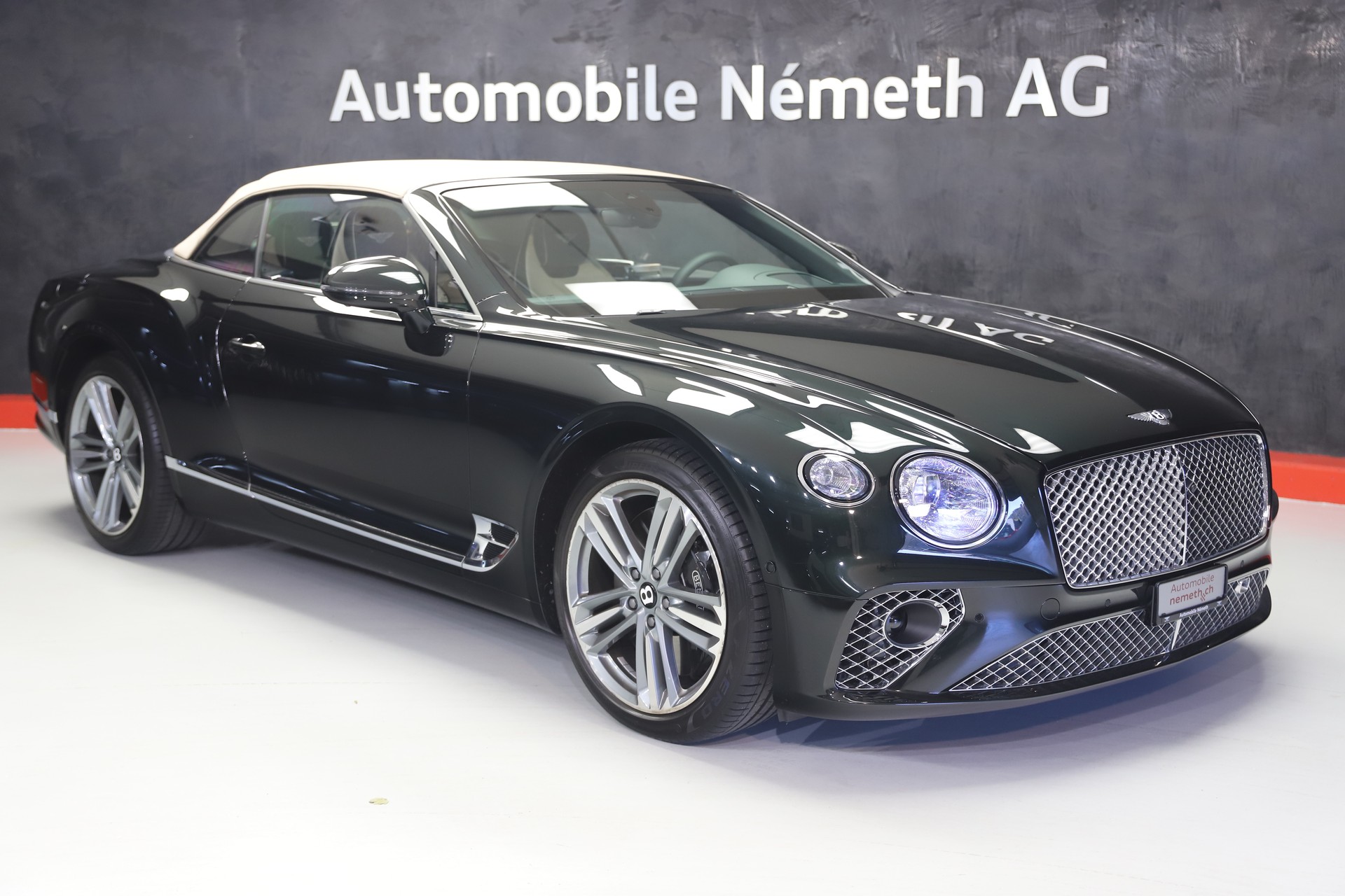 BENTLEY Continental GTC 4.0 V8-showroom-element-1