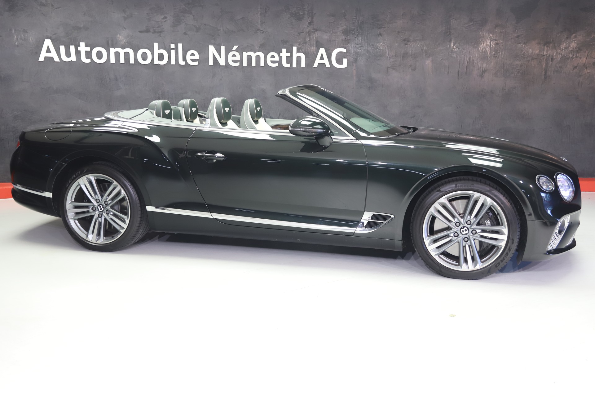 BENTLEY Continental GTC 4.0 V8-showroom-element-3