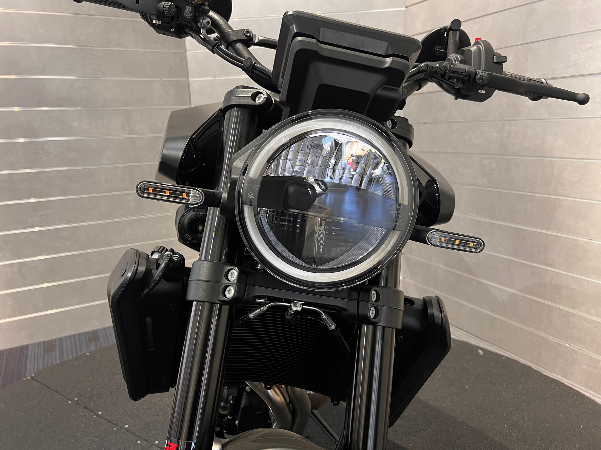 HUSQVARNA SVARTPILEN 801-image-8