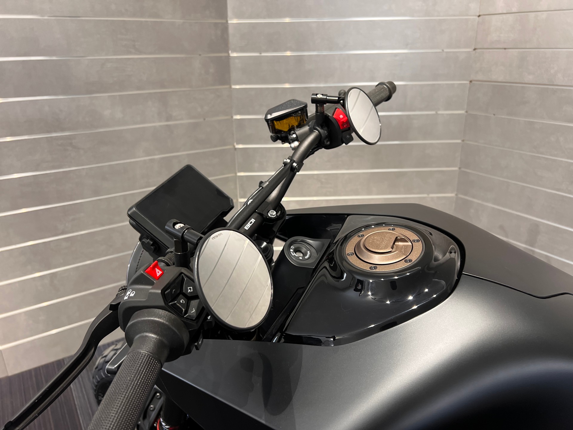 HUSQVARNA SVARTPILEN 801-image-14
