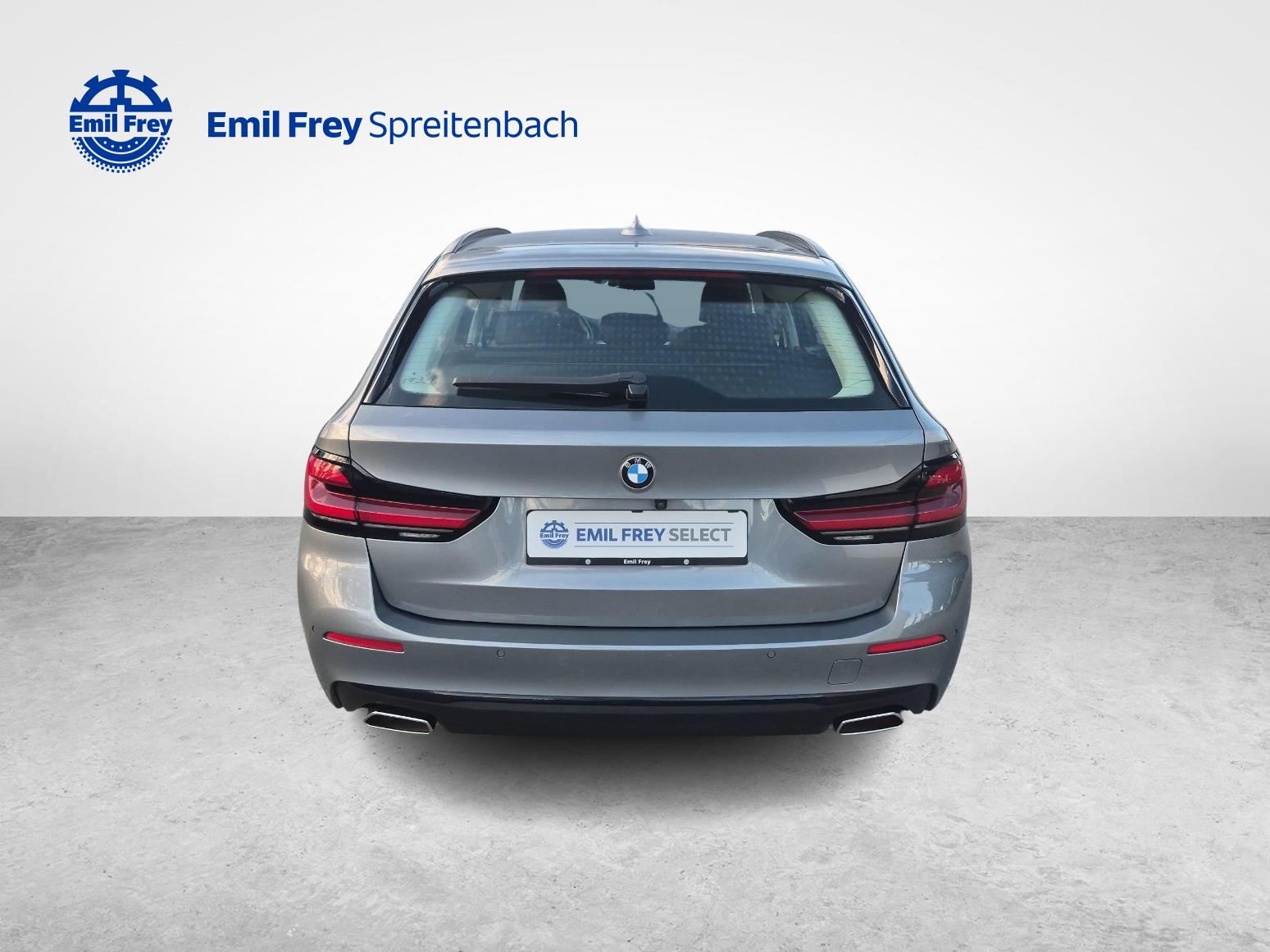 BMW 520d xDrive Touring-showroom-element-3