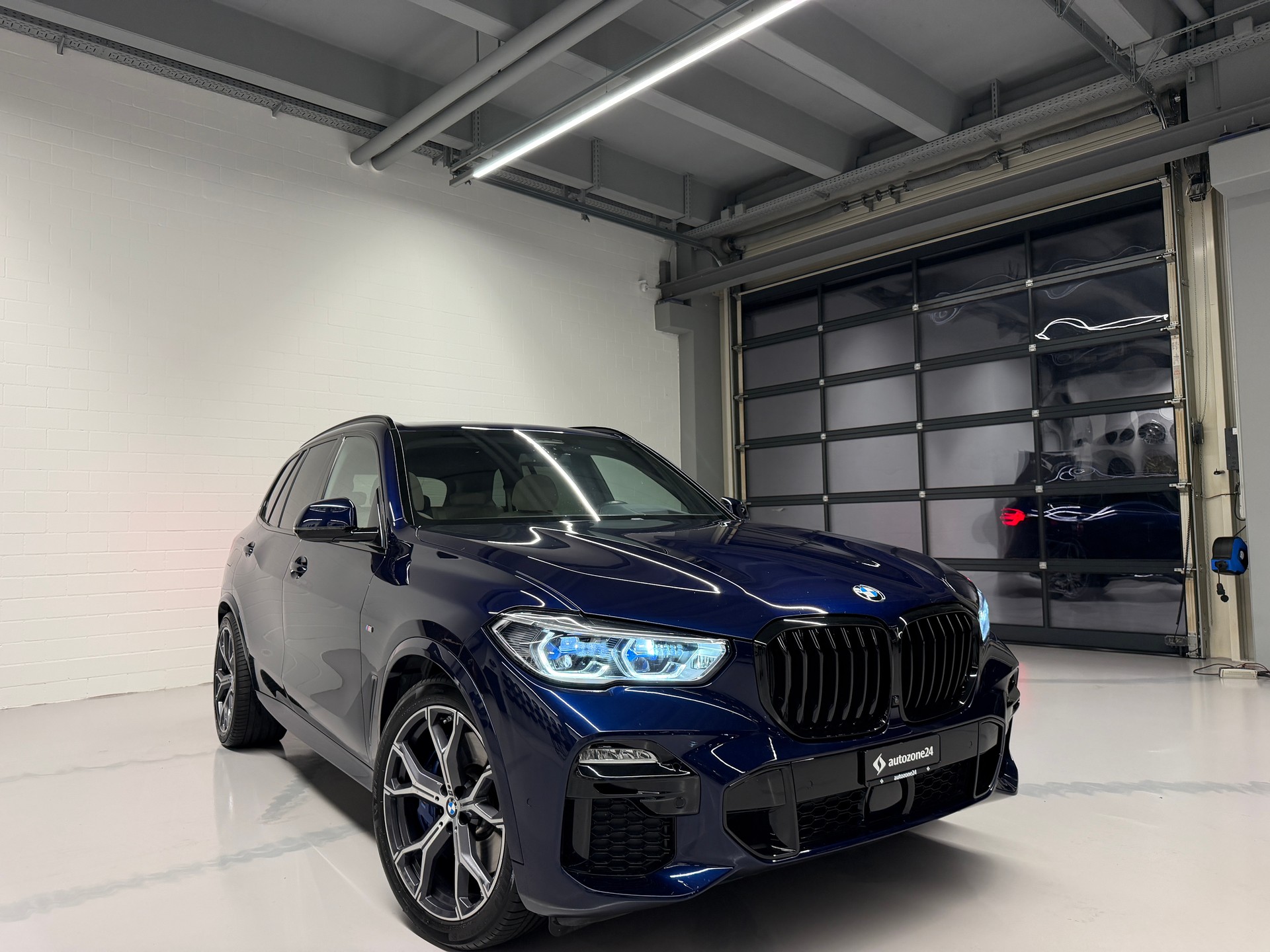 BMW X5 45e xDrive SAG *M Sport*CH-Auto*BMW Premium Selection Garantie bis 22.4.2027*Top Ausstattung*-showroom-element-2