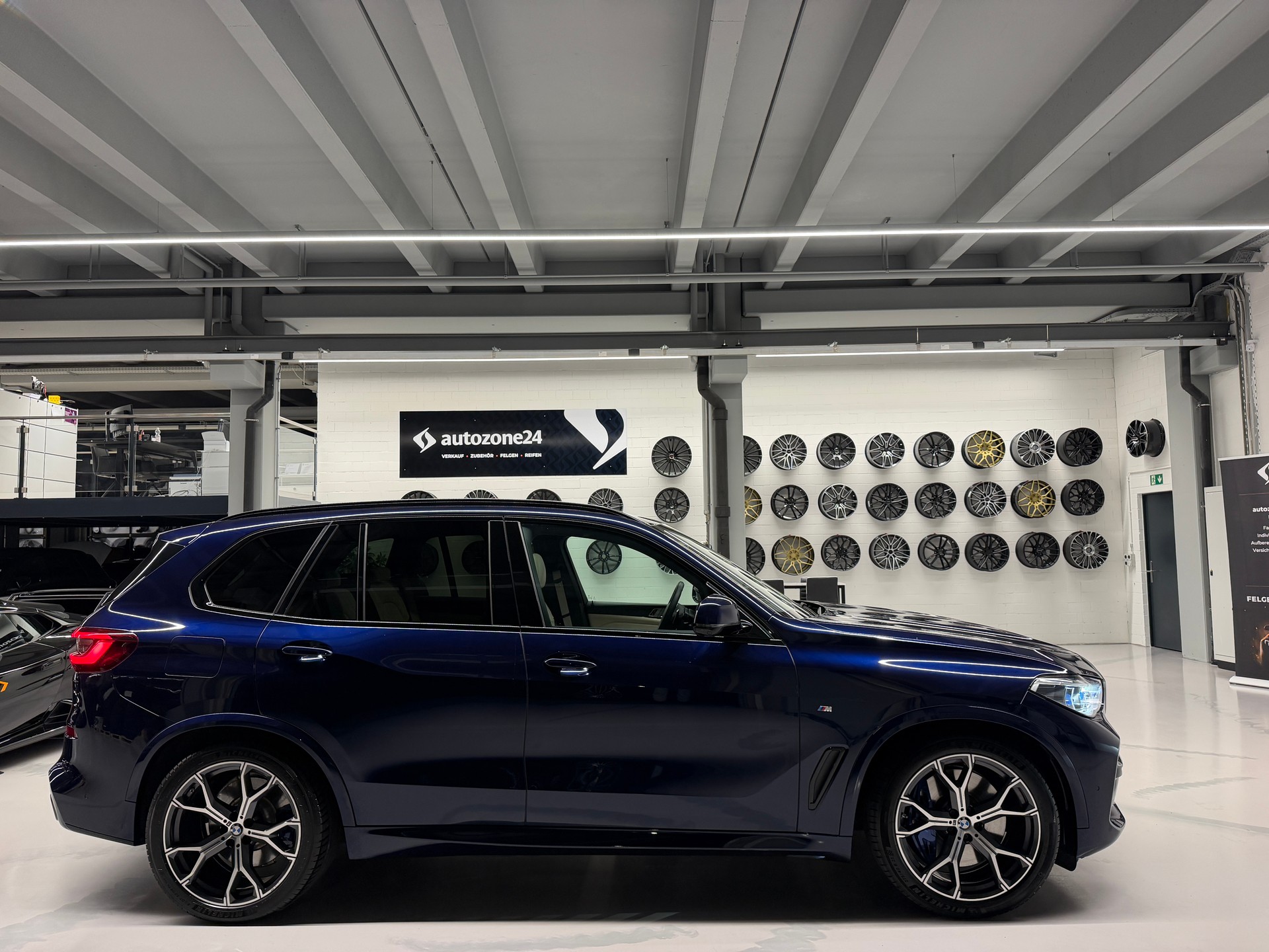 BMW X5 45e xDrive SAG *M Sport*CH-Auto*BMW Premium Selection Garantie bis 22.4.2027*Top Ausstattung*-image-5