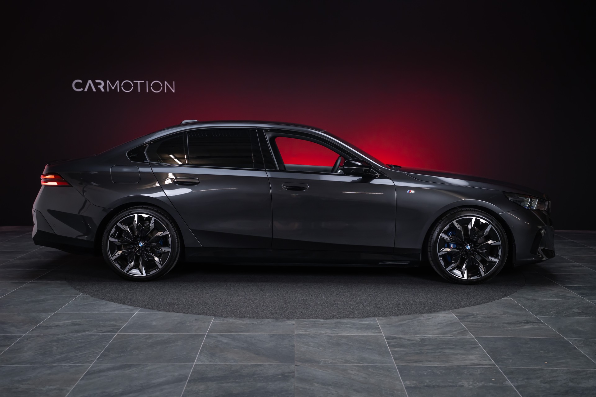 BMW i5 M60 xDrive M Sport Pro / CH-Fahrzeug /Iconic Glow / Panorama-Glasdach-image-4