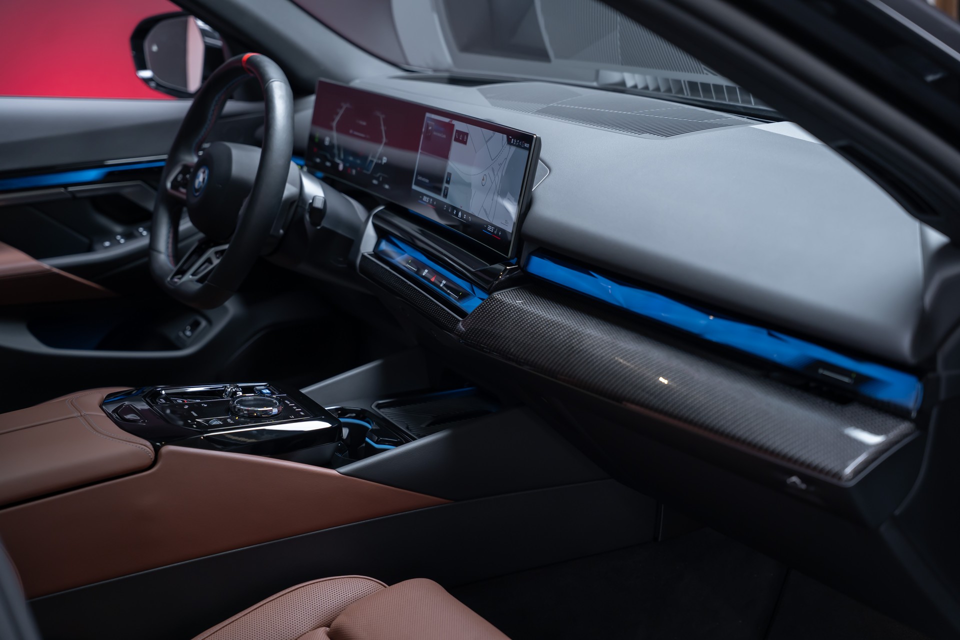 BMW i5 M60 xDrive M Sport Pro / CH-Fahrzeug /Iconic Glow / Panorama-Glasdach-image-30