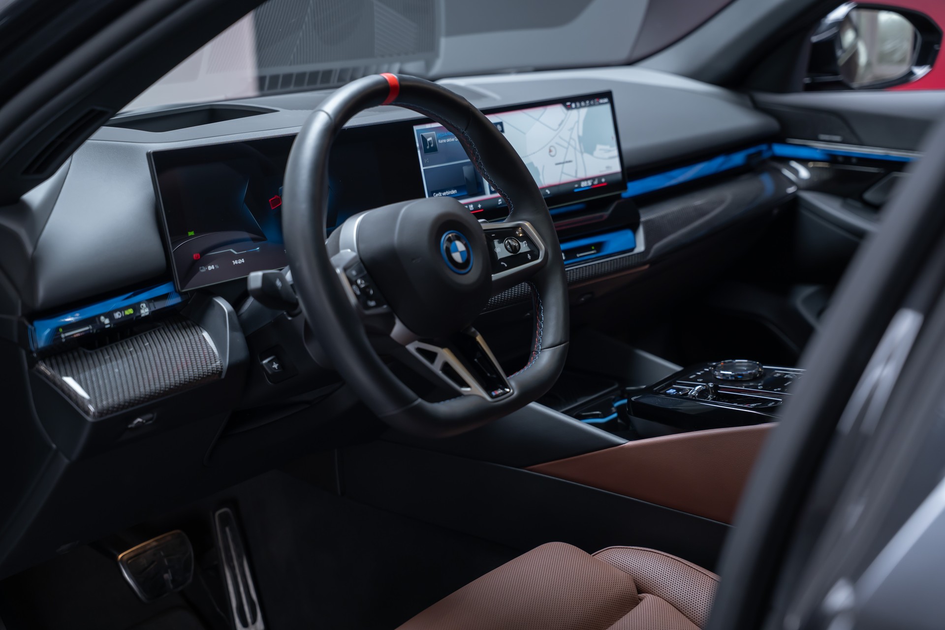 BMW i5 M60 xDrive M Sport Pro / CH-Fahrzeug /Iconic Glow / Panorama-Glasdach-image-15