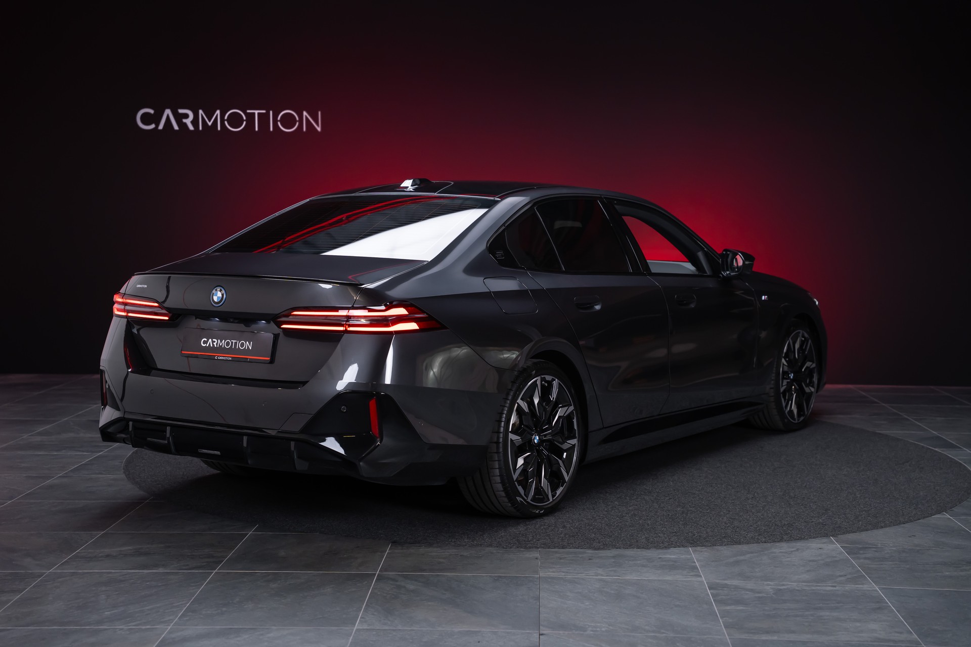 BMW i5 M60 xDrive M Sport Pro / CH-Fahrzeug /Iconic Glow / Panorama-Glasdach-showroom-element-3
