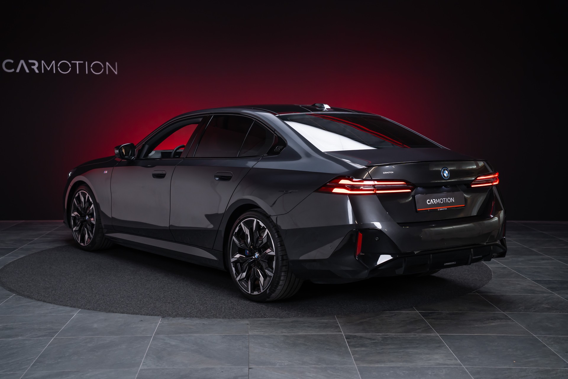 BMW i5 M60 xDrive M Sport Pro / CH-Fahrzeug /Iconic Glow / Panorama-Glasdach-image-9