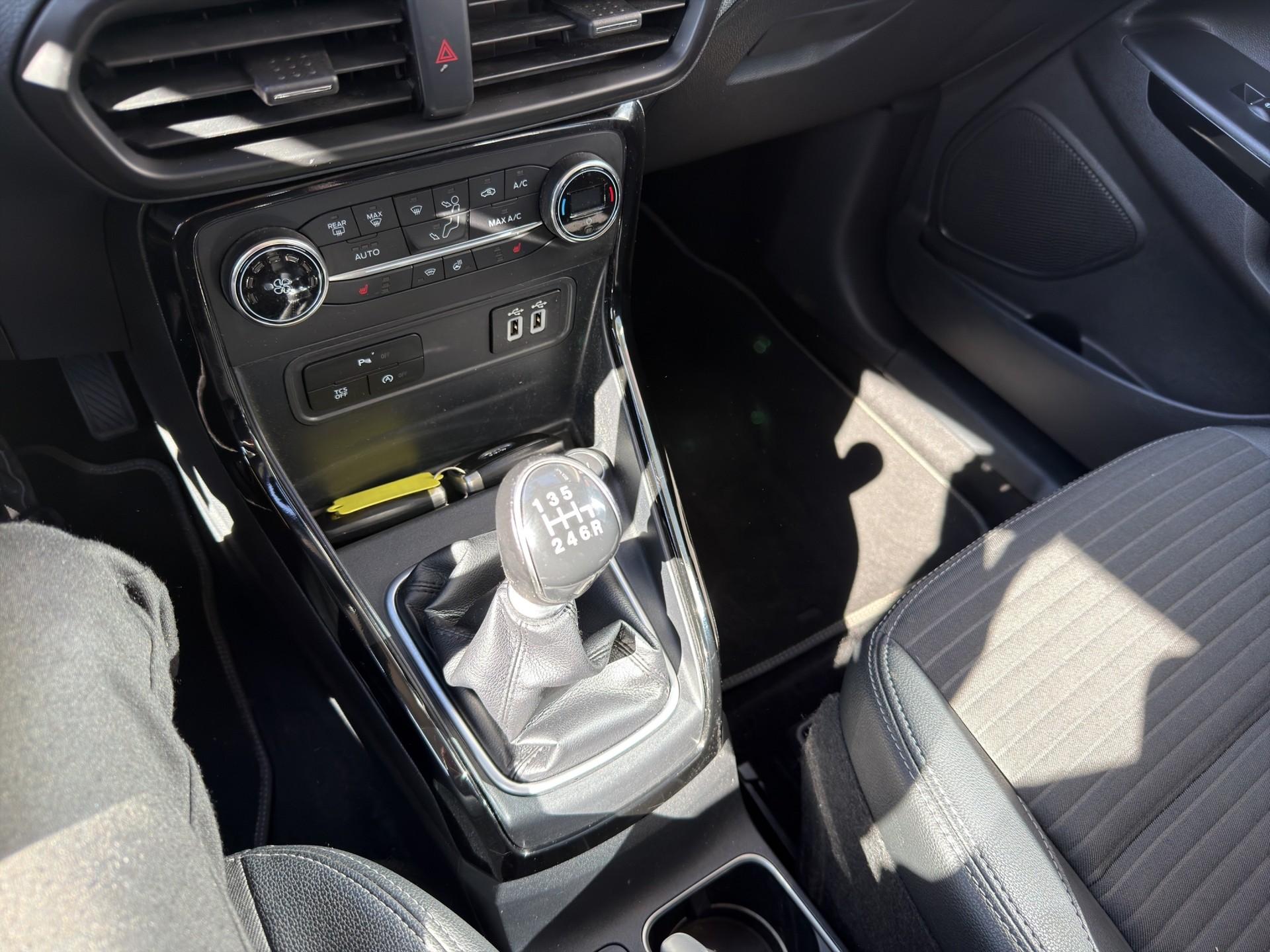 FORD EcoSport 1.0 EcoB Titanium-image-10