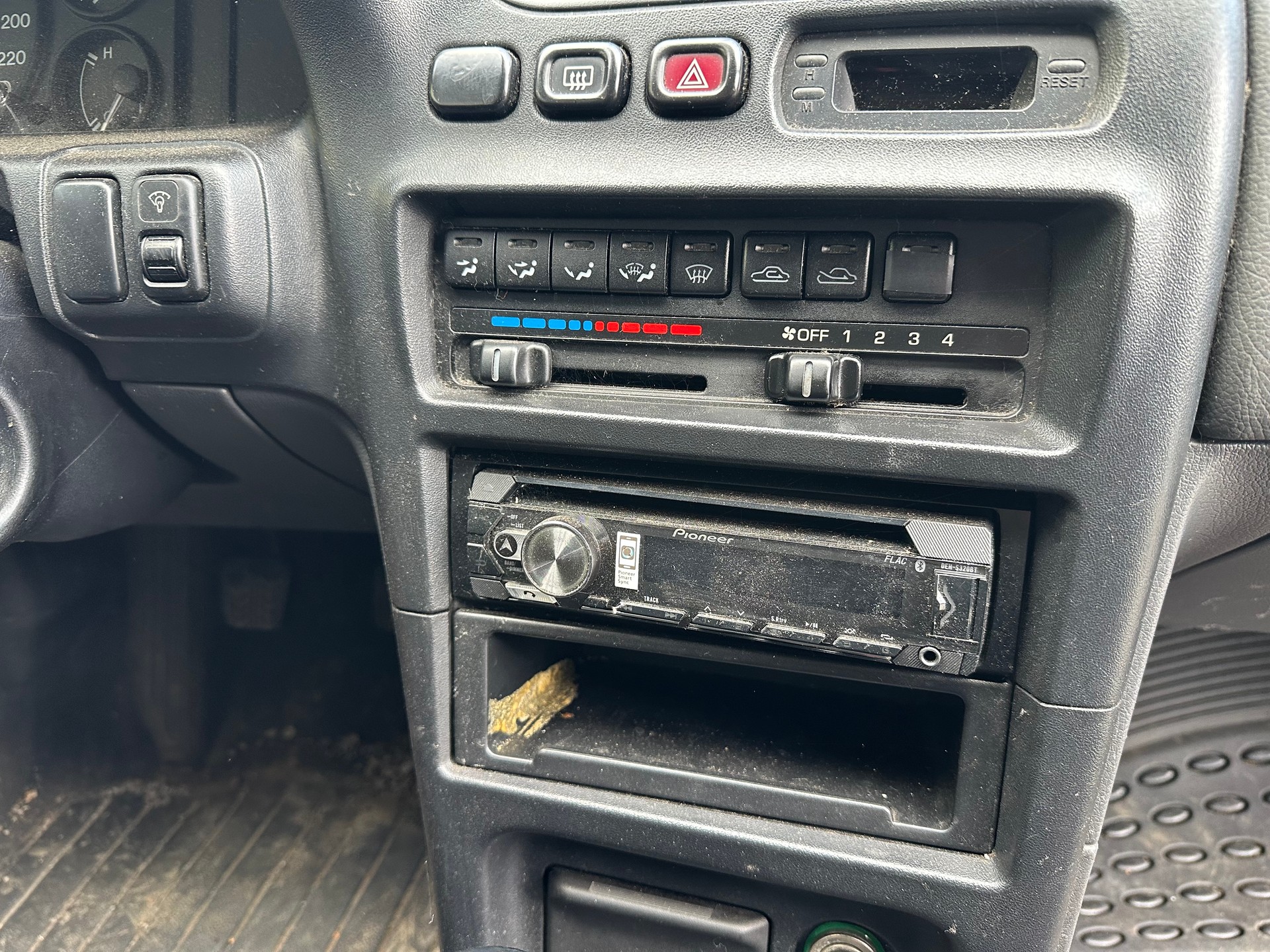 MAZDA 323 F 1.5i FIXPREIS-image-12