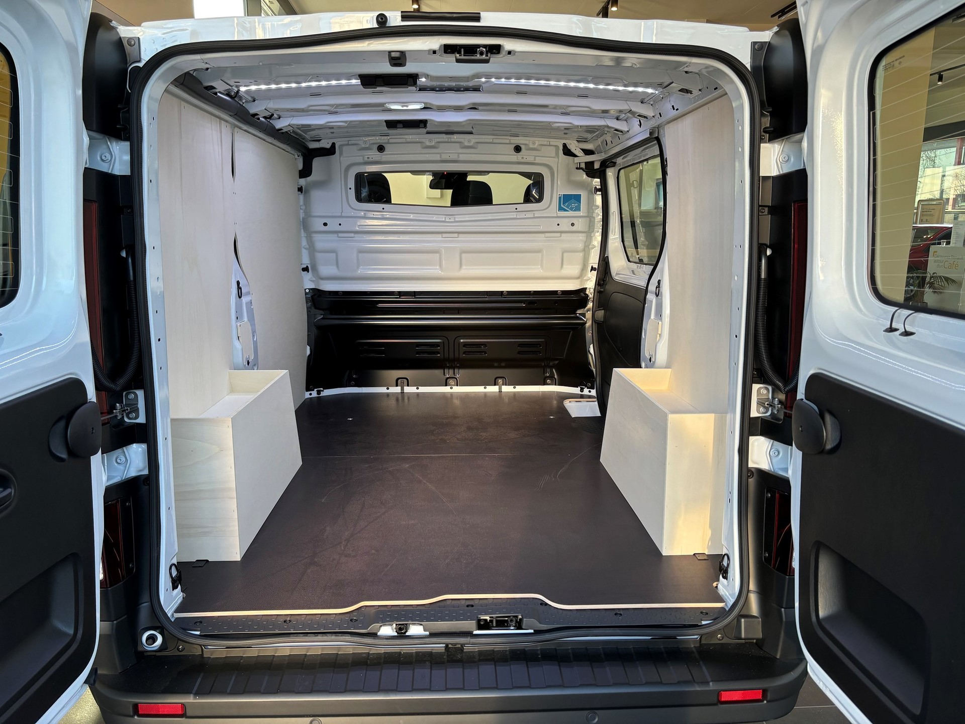 RENAULT Trafic 2.0 Blue dCi 130 Advance L1H1-image-7