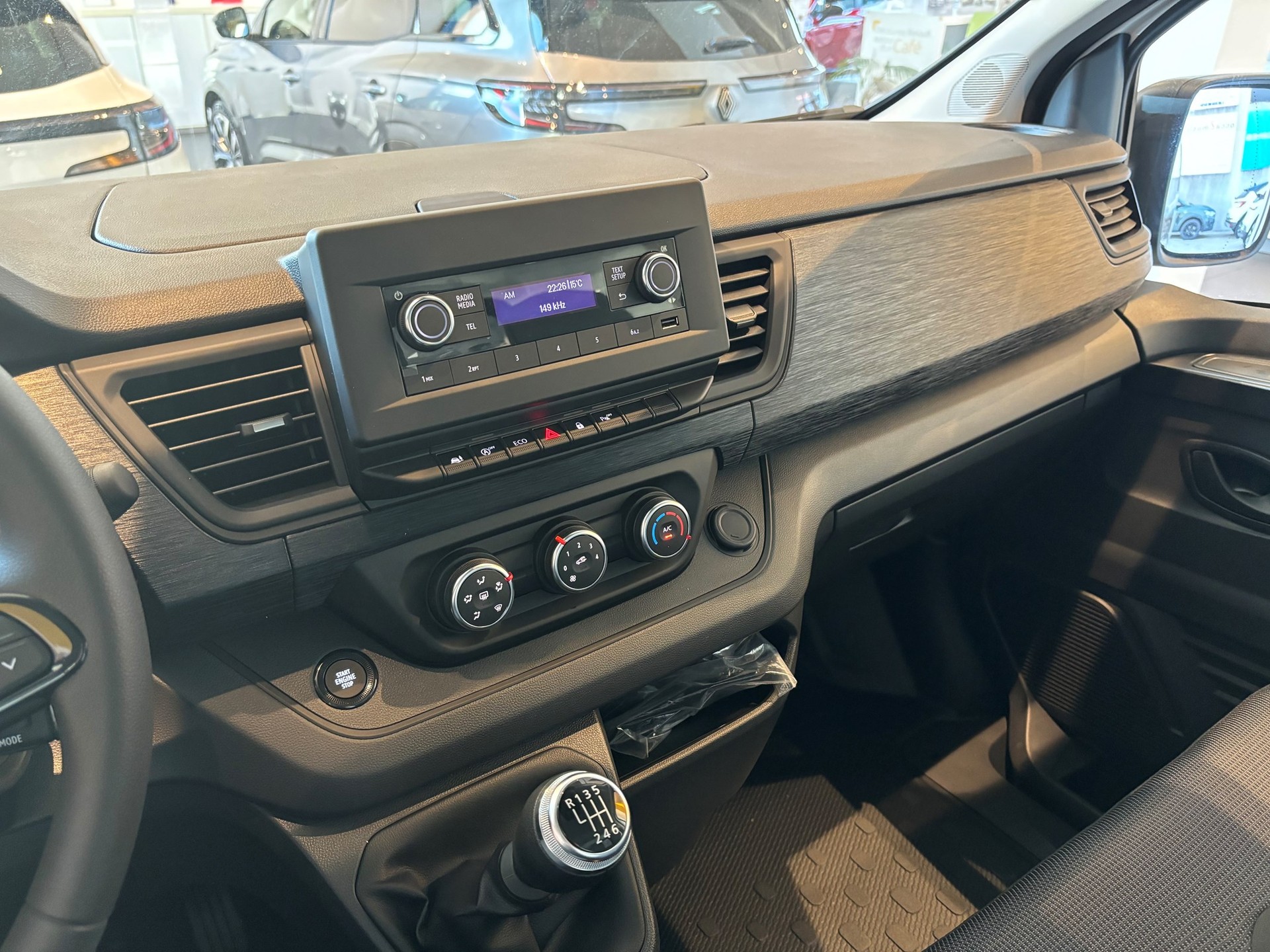 RENAULT Trafic 2.0 Blue dCi 130 Advance L1H1-image-10