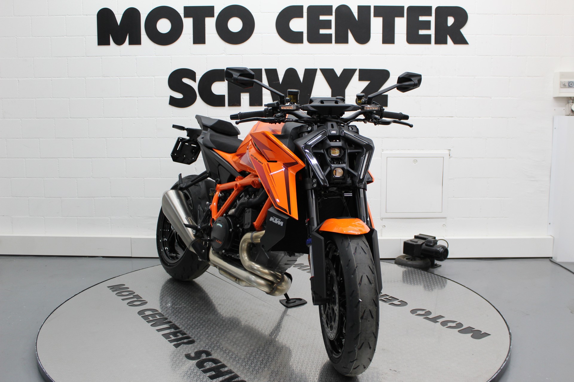 KTM 1390 Super Duke R EVO-image-2