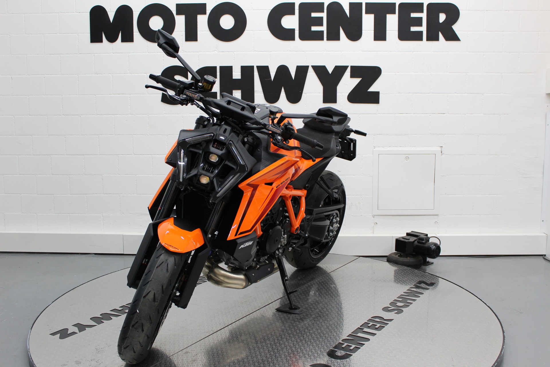 KTM 1390 Super Duke R EVO-image-3