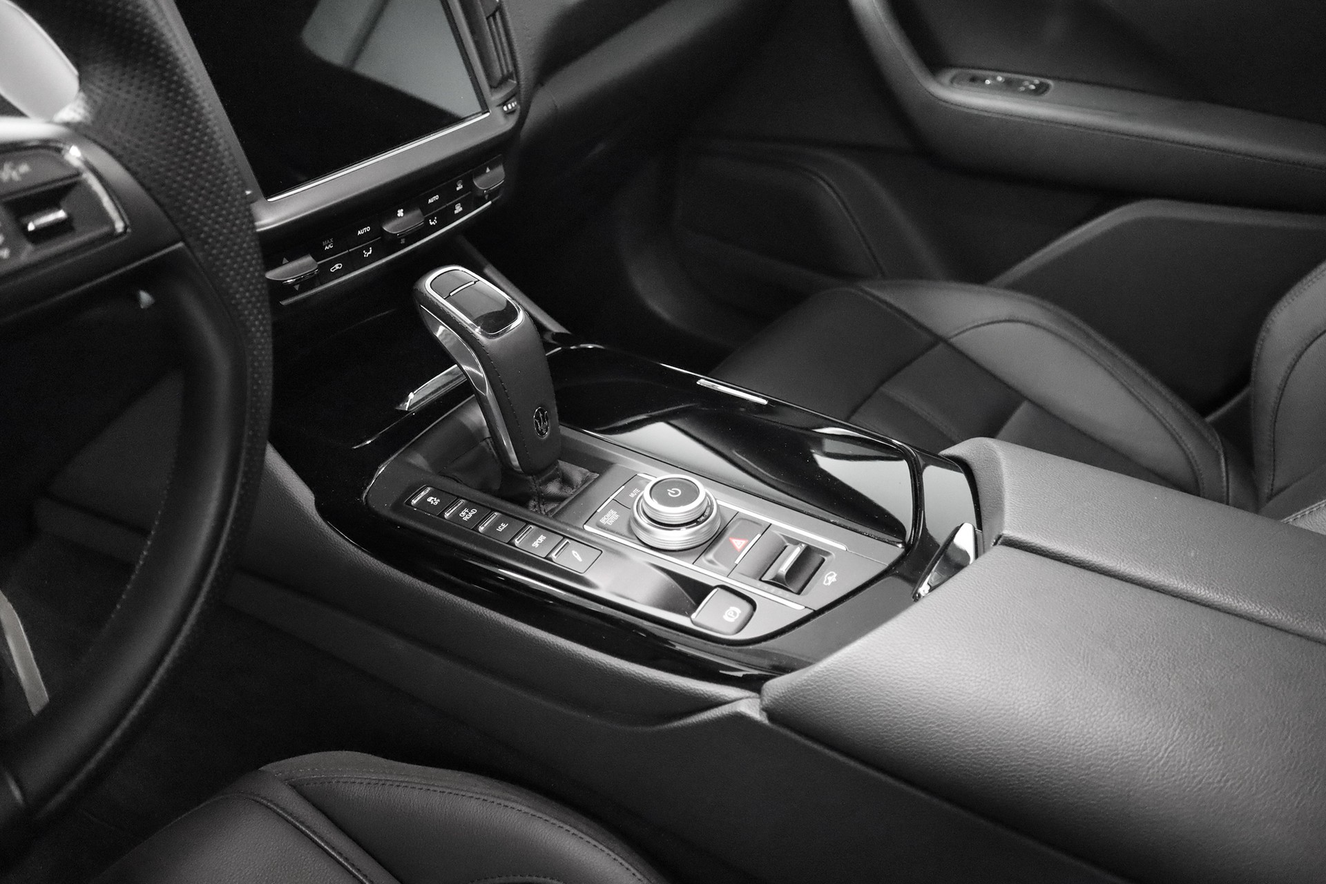 MASERATI Levante 2.0 MHEV GT Hybrid Automatica-image-13