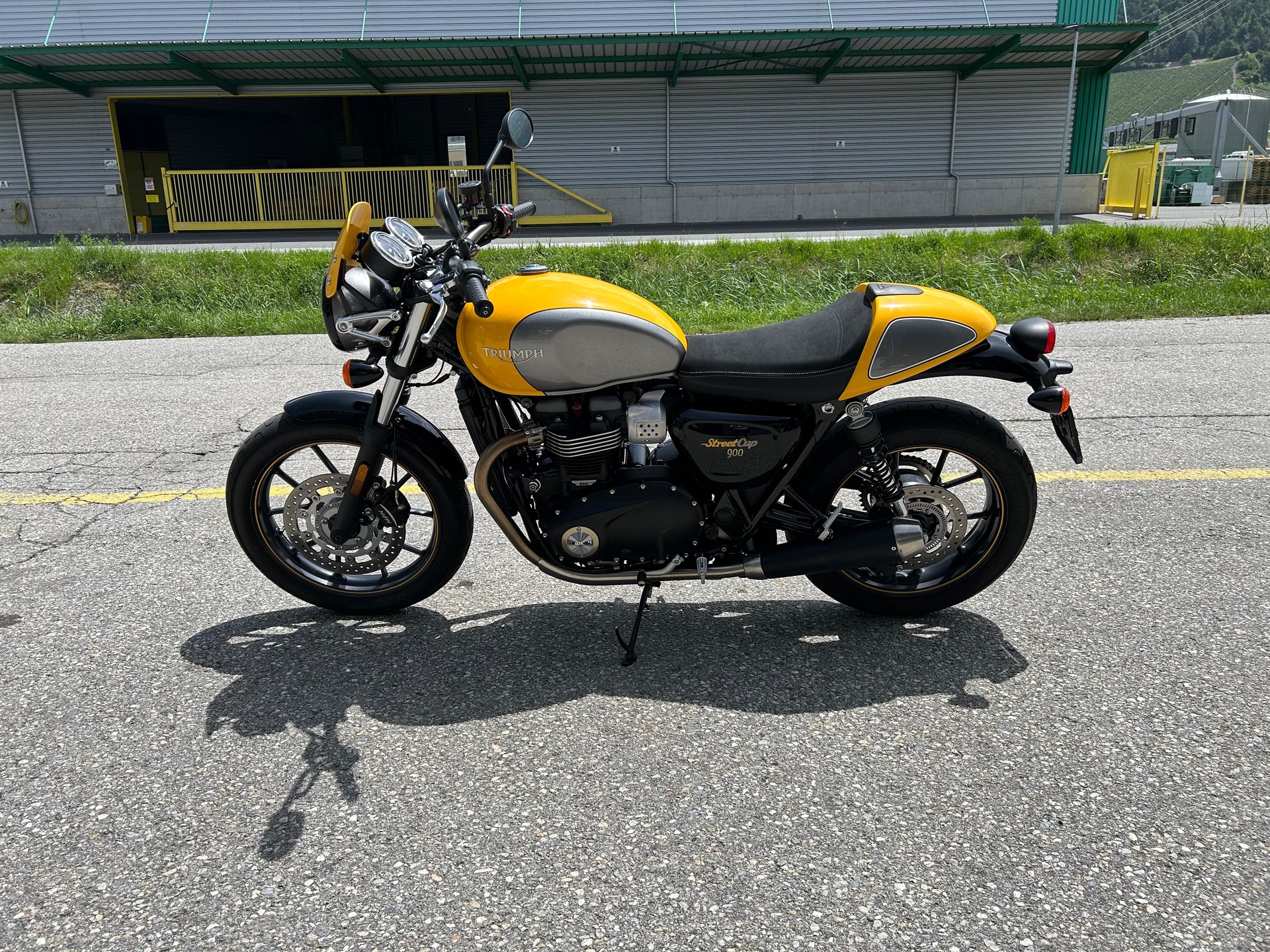 TRIUMPH Street Twin 900 Street Cup ABS-image-1