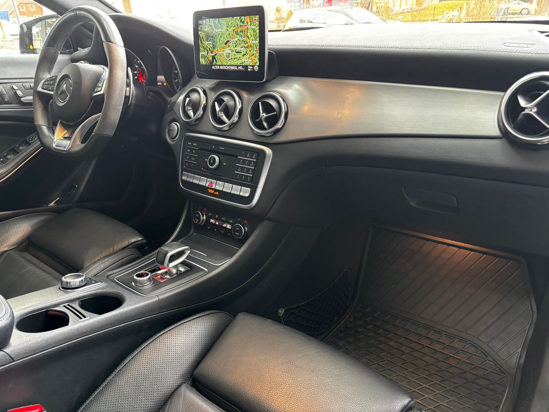 MERCEDES-BENZ GLA 45 AMG 4Matic 7G-DCT-image-12