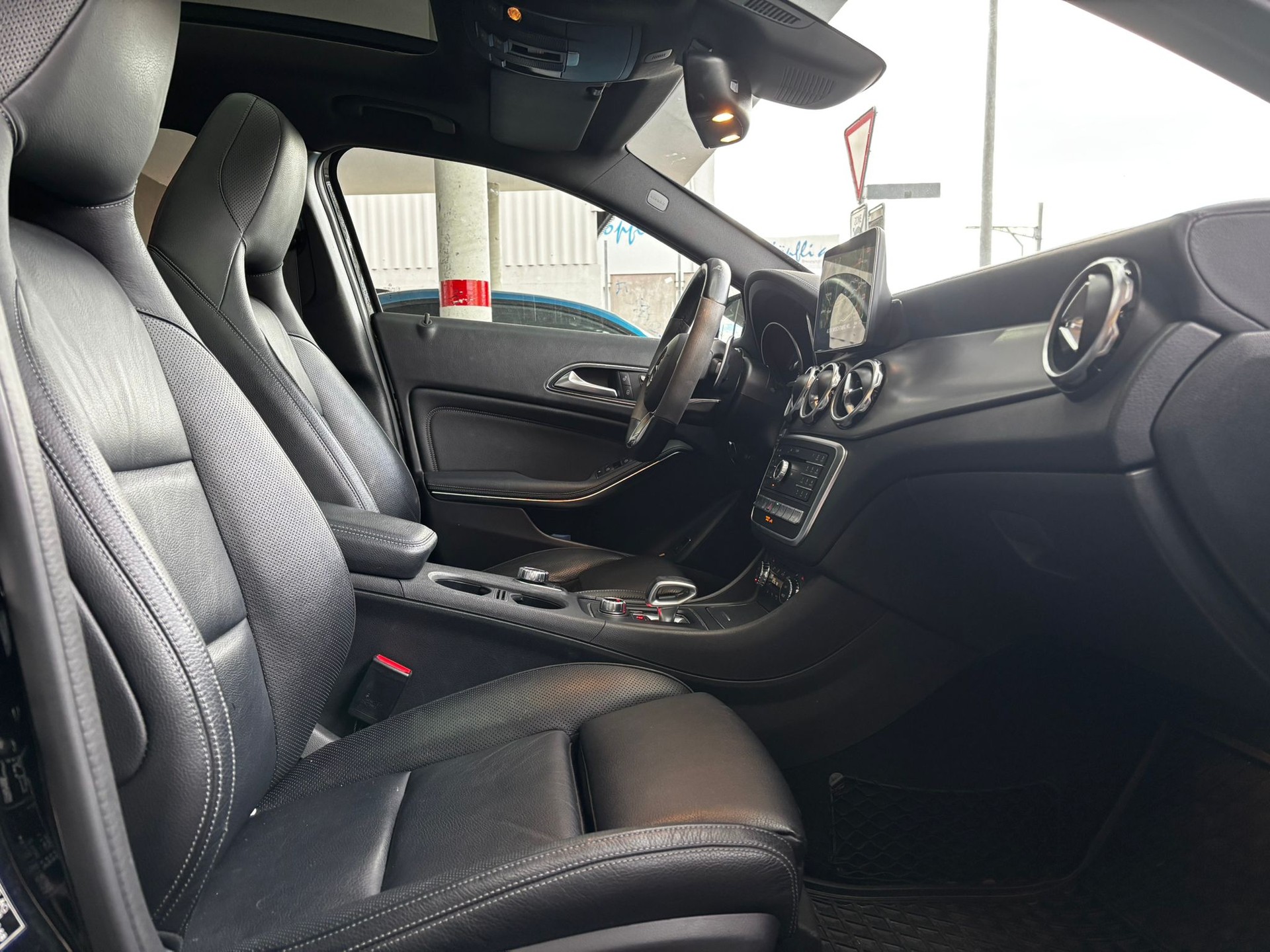 MERCEDES-BENZ GLA 45 AMG 4Matic 7G-DCT-image-10