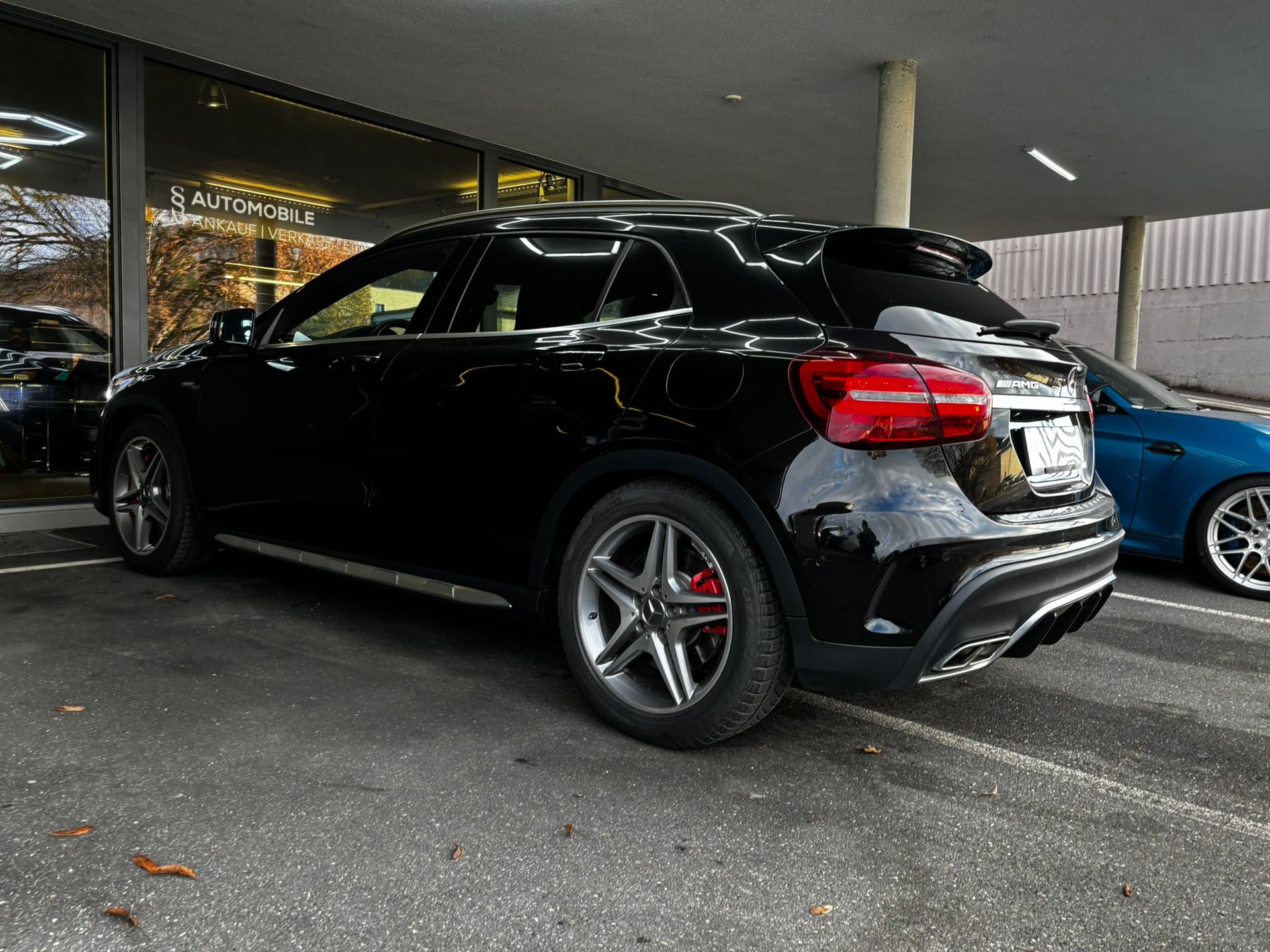 MERCEDES-BENZ GLA 45 AMG 4Matic 7G-DCT-showroom-element-3