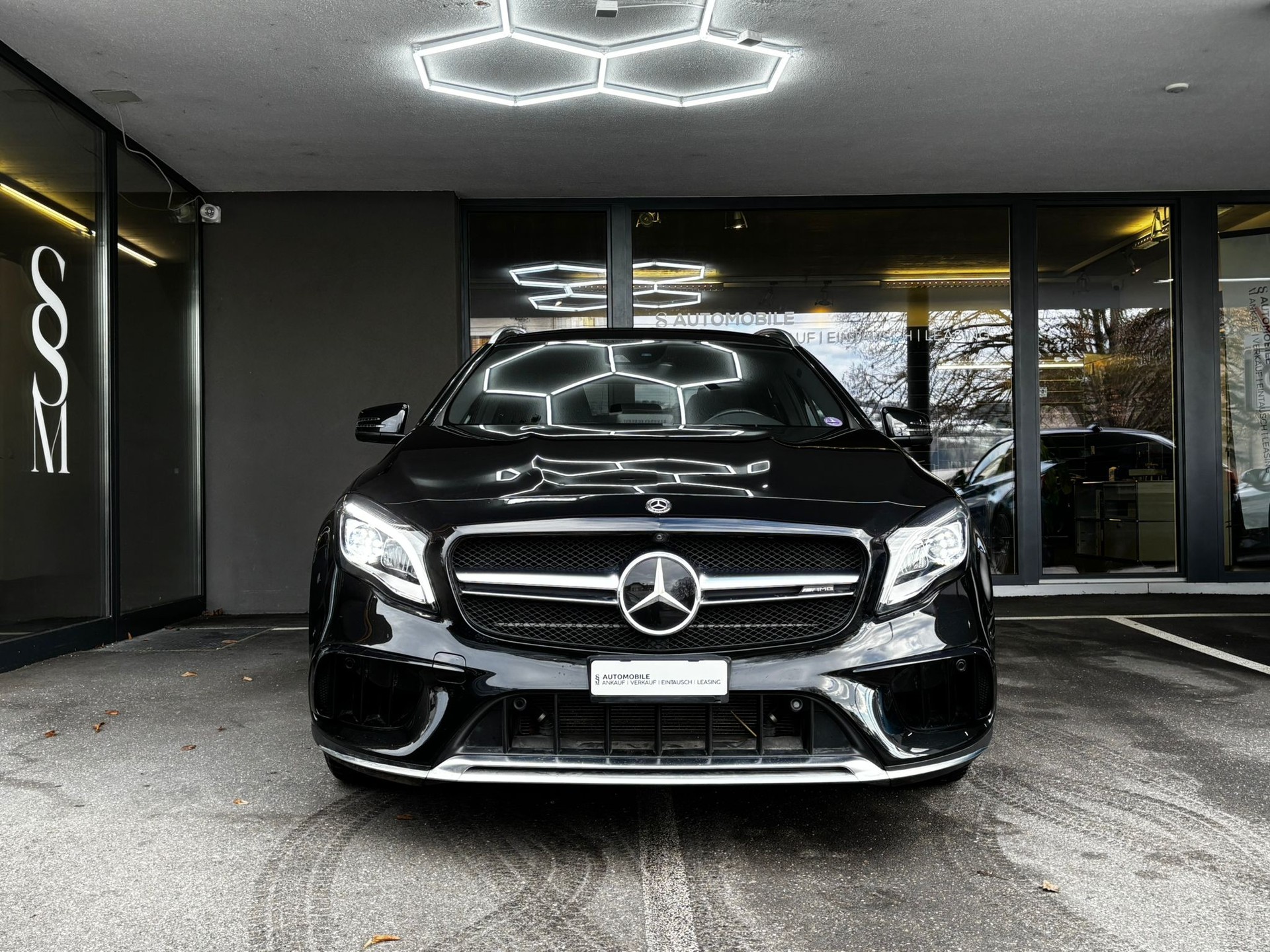 MERCEDES-BENZ GLA 45 AMG 4Matic 7G-DCT-showroom-element-1