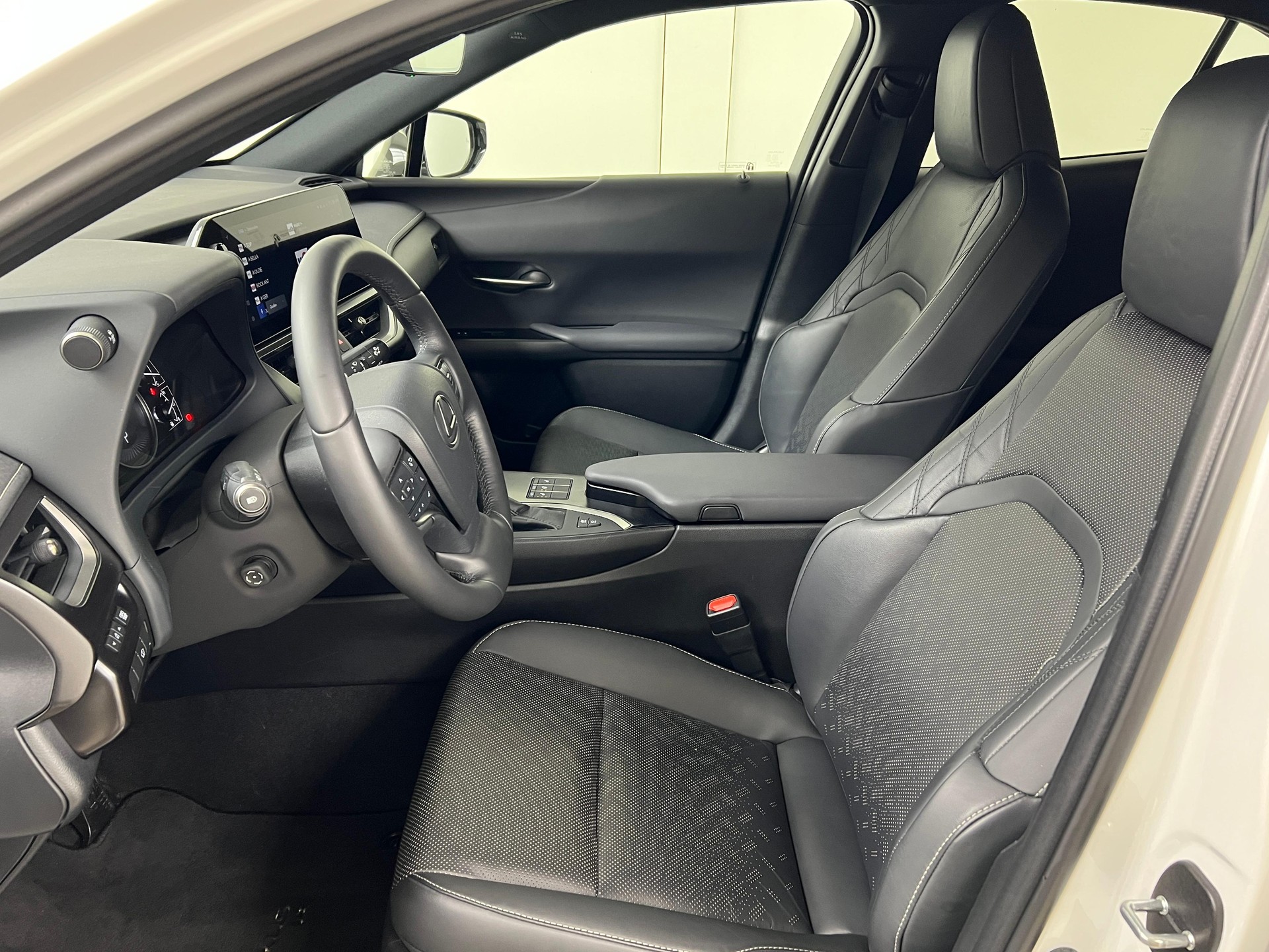 LEXUS UX 250h Comfort / Jetzt mit attraktivem 1,99% Leasing-image-7