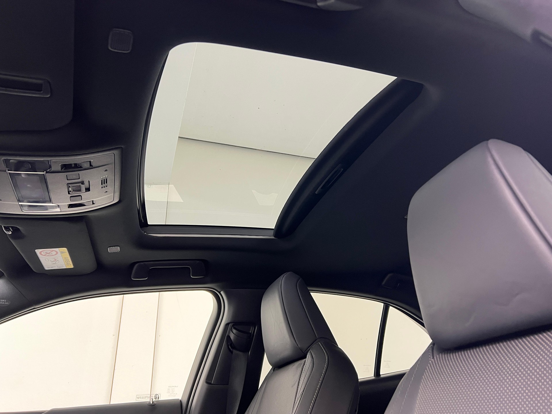LEXUS UX 250h Comfort / Jetzt mit attraktivem 1,99% Leasing-image-13