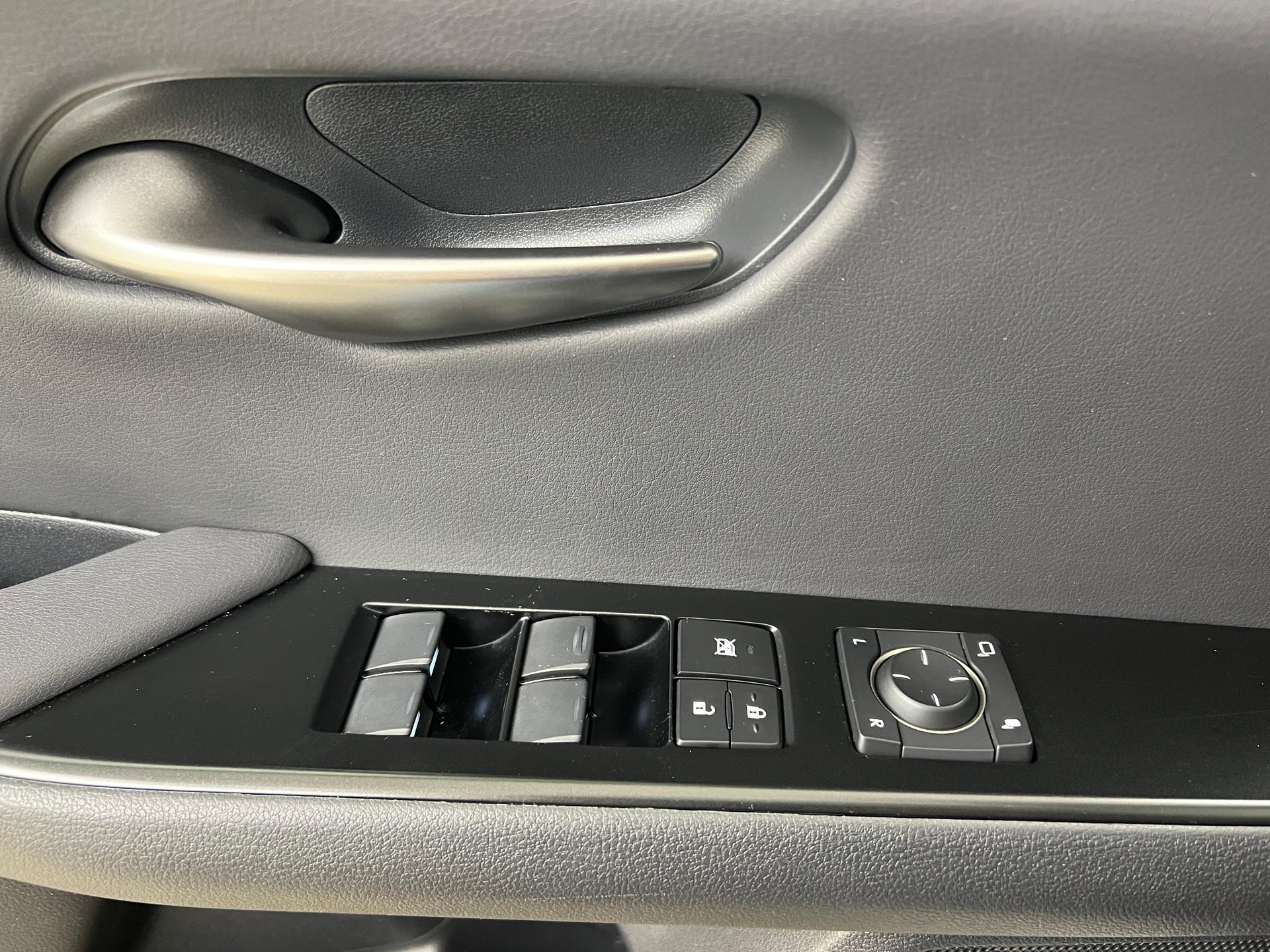 LEXUS UX 250h Comfort / Jetzt mit attraktivem 1,99% Leasing-image-15