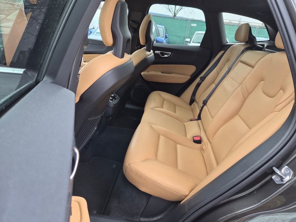 VOLVO XC60 D4 AWD Inscription Geartronic-image-9